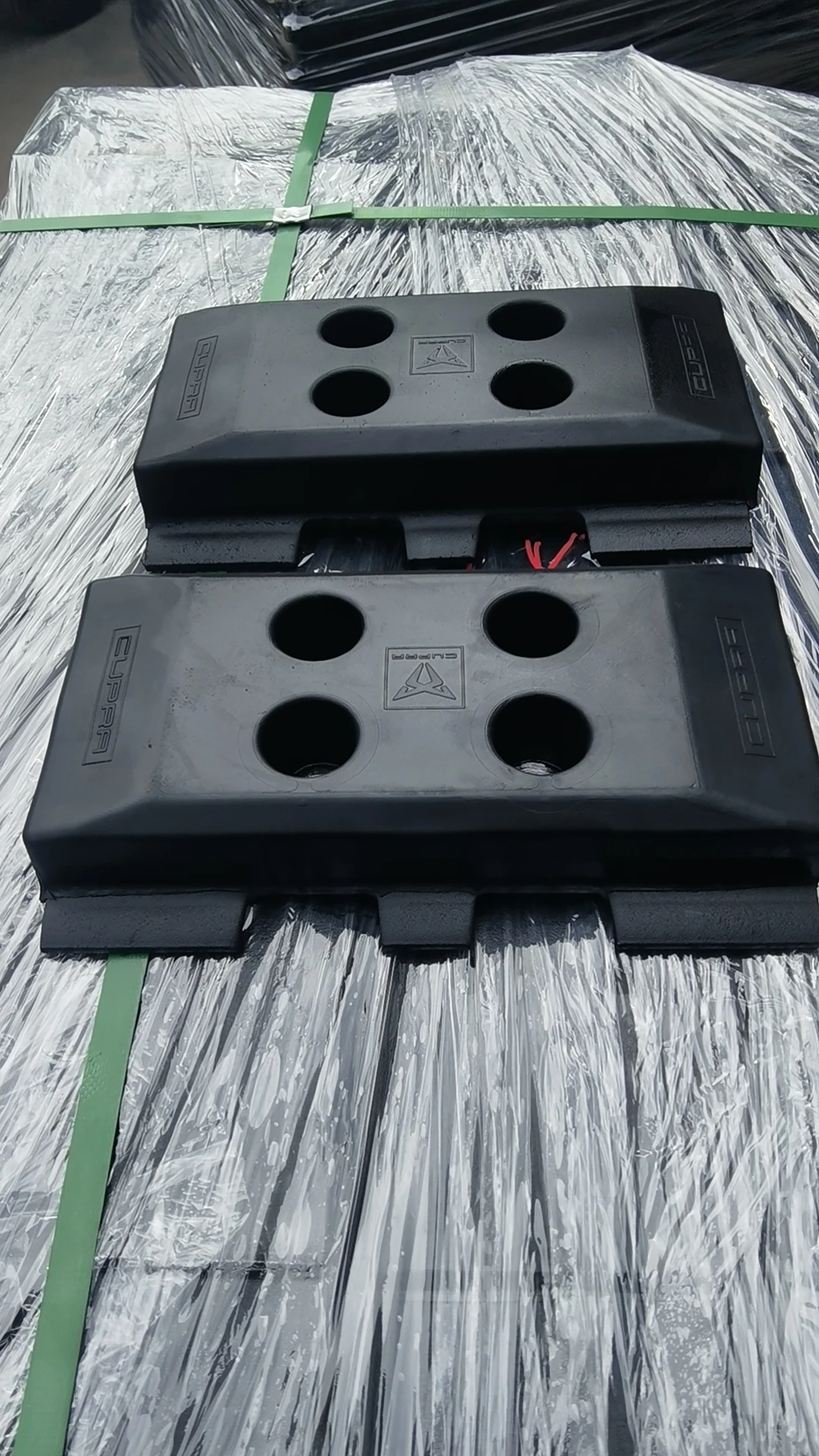 Factory hot sales  Paver Parts 300MM Caoutchouc de piste paver track pad  Shoe For  asphalt paver spare