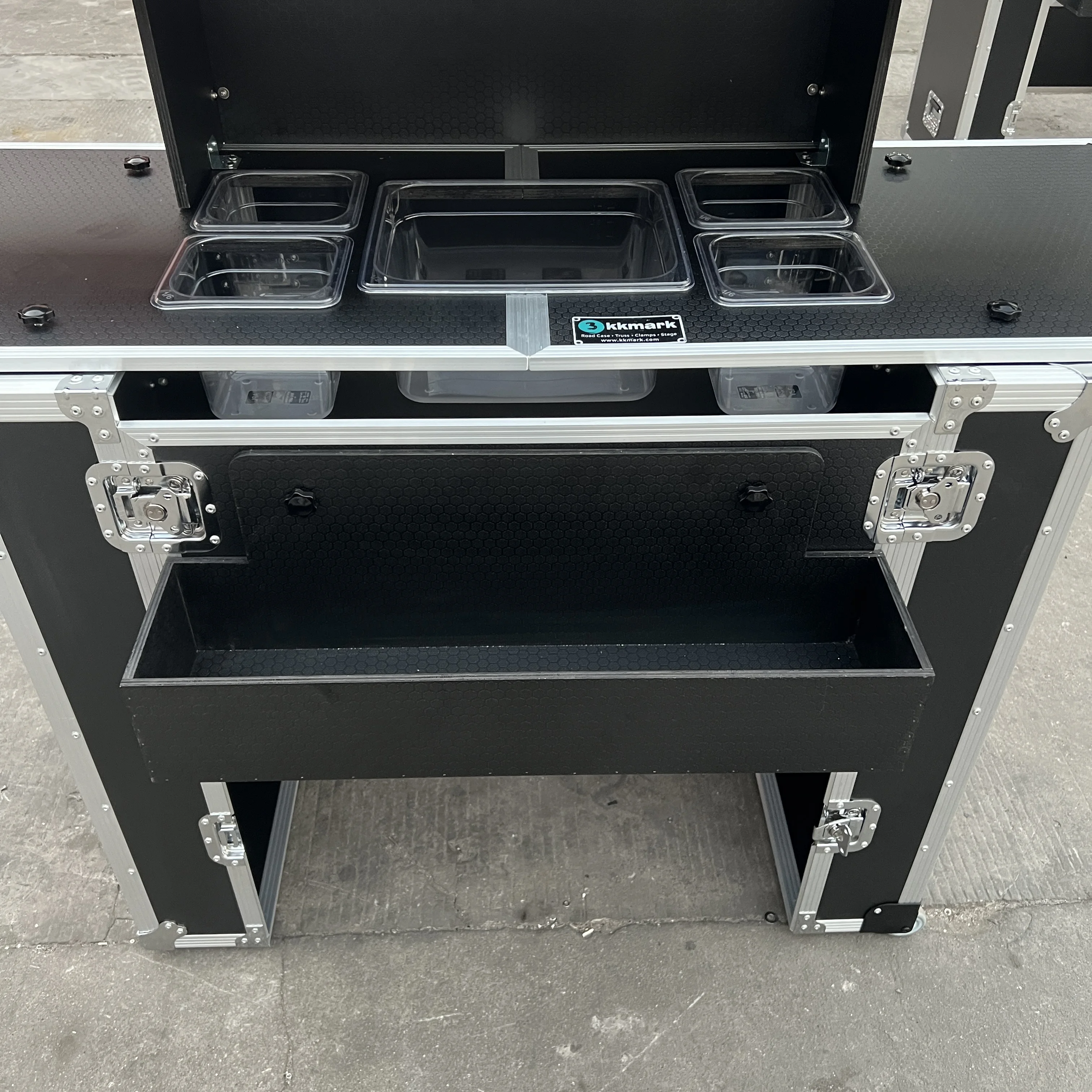 KKMARK Customized Detachable Mobile Bar Flight Road Case - Portable Rolling Bar Case for Events, Weddings, and Outdoor Parties