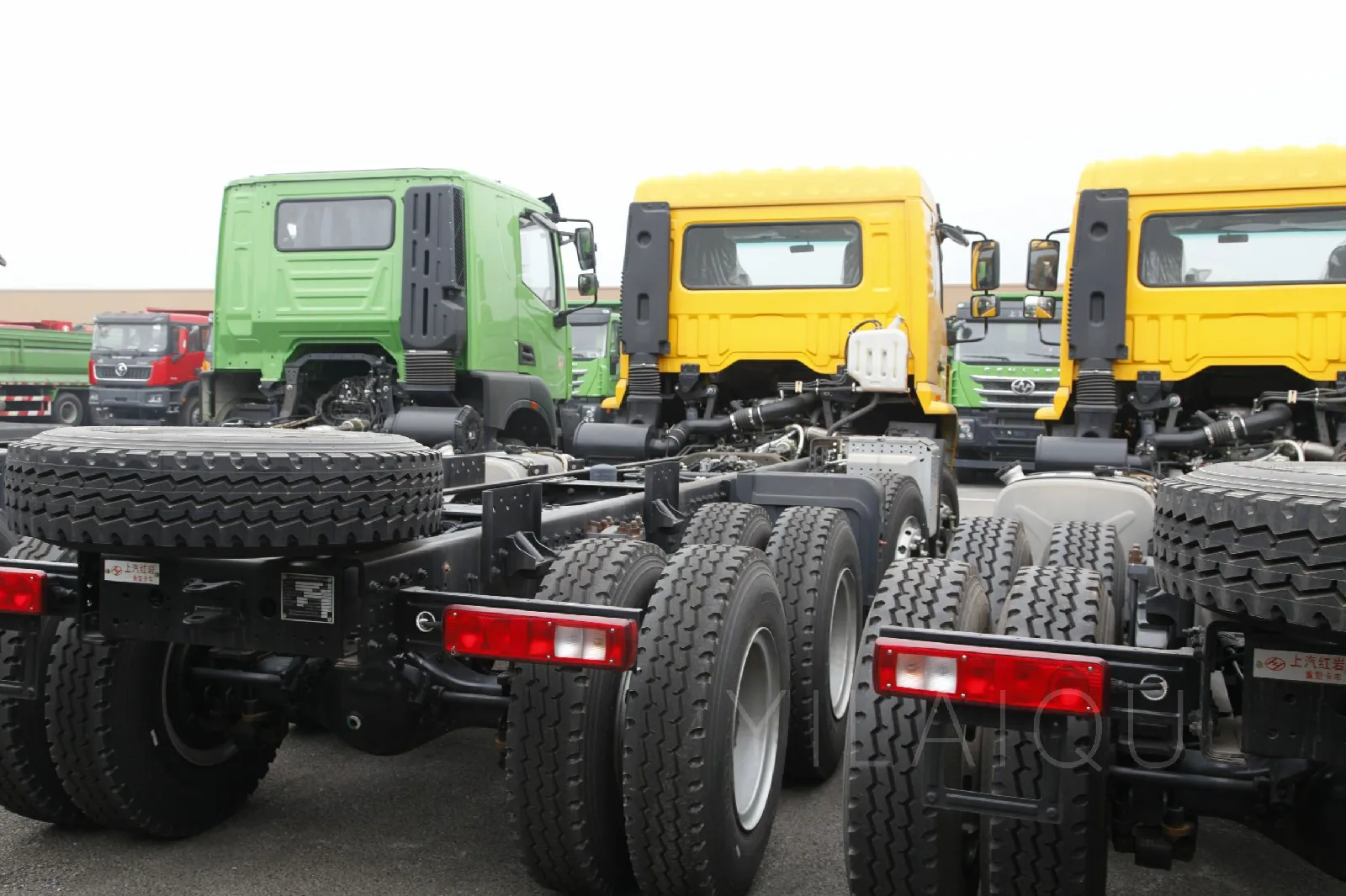China Brand Heavy Duty Truck SAIC Hongyan genpaw H6 240HP 4X2 9.6M Van Truck CQ5187XXYEY05711J HY genpaw Tractor Truck Cargo Van