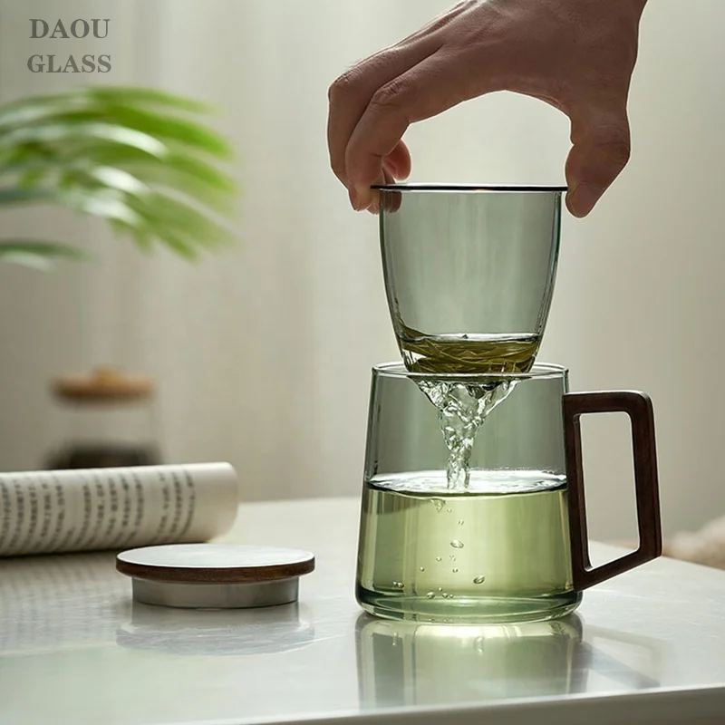 Popular personalized conical Clear Grey  glass tea cups come with strainers and solid wood LIDS and handles 400ml