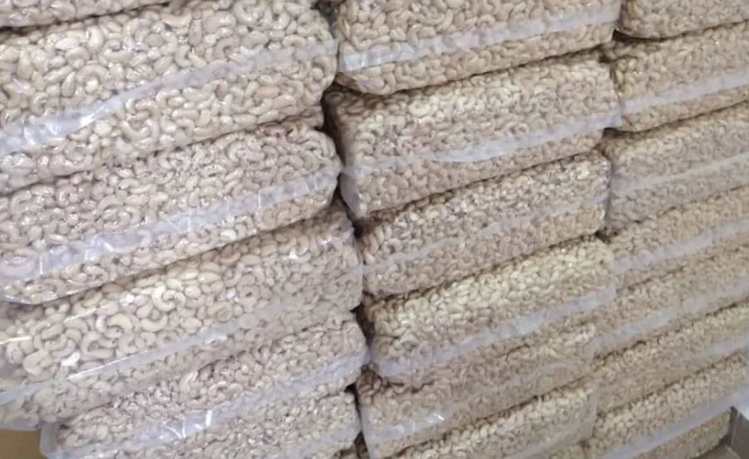 
Dried Cashew Nut Without Shell Raw Seeds 