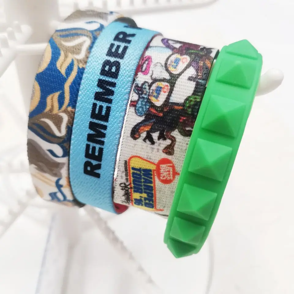 Pinsback Customized Logo slogan Personalized Luminous Silicone Basketball Sports Silicone wristbands with animal cartoon custom