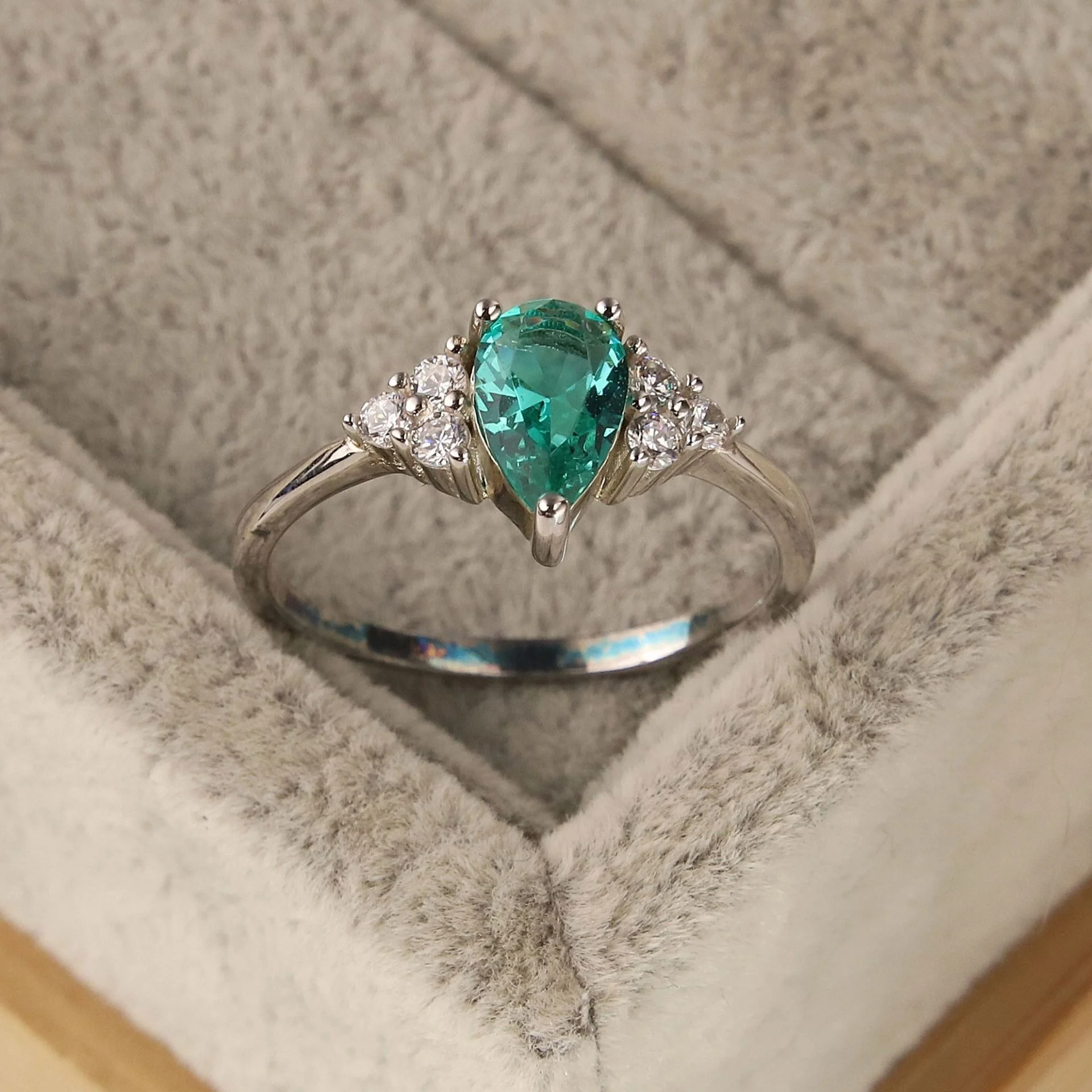 Fashion Jewelry Silver Black Rhodium Plated Zircon Pear Cut Ring