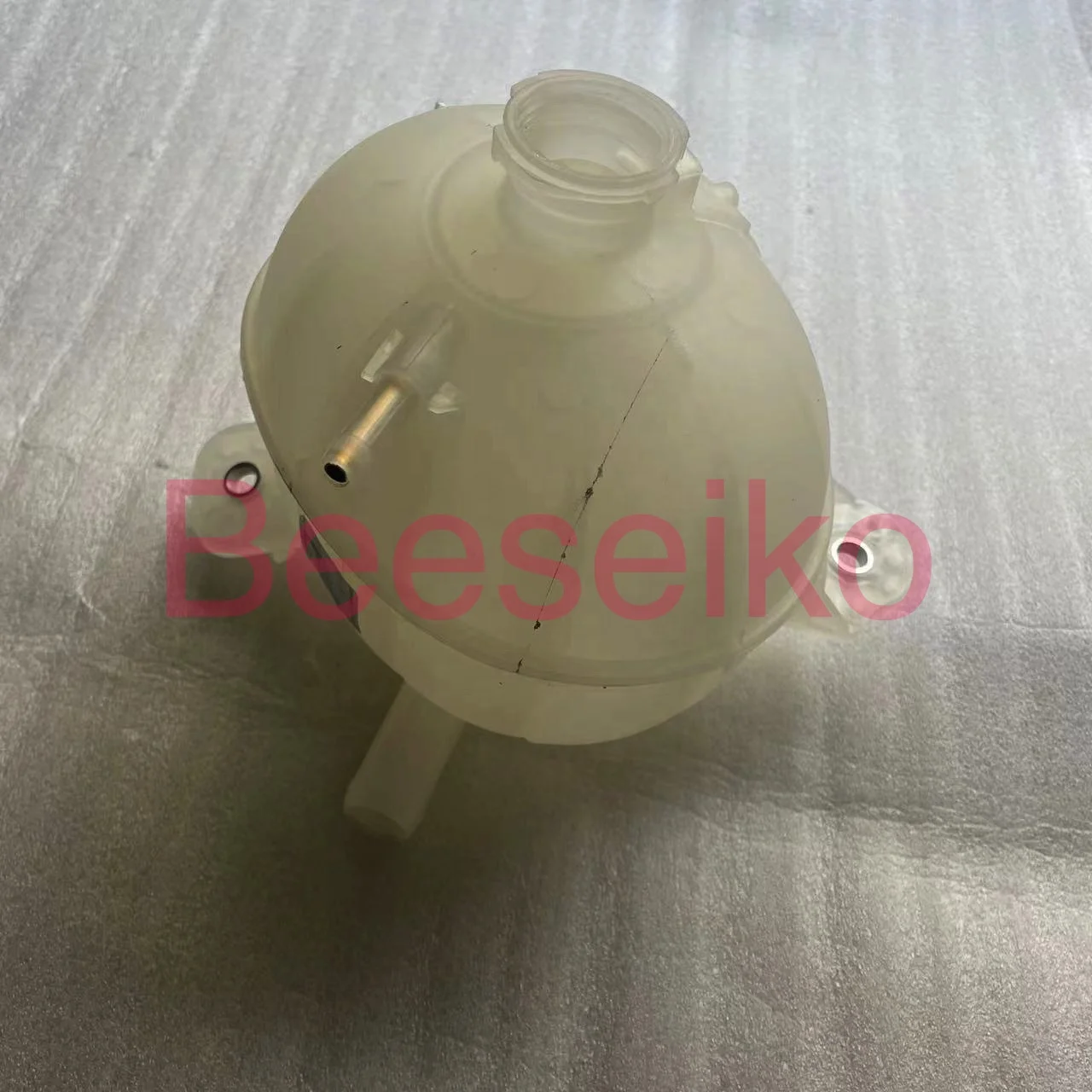 Engine Coolant Reservoir Expansion tank for Hyundai Tucson KIA Sportage 25431-D3500 25431-3700