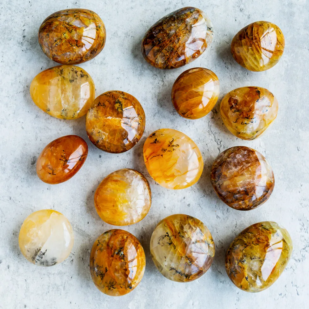 Wholesale quartz natural hand carved tumble dendritic golden healer crystal palm stone healing folk crafts for home decoration