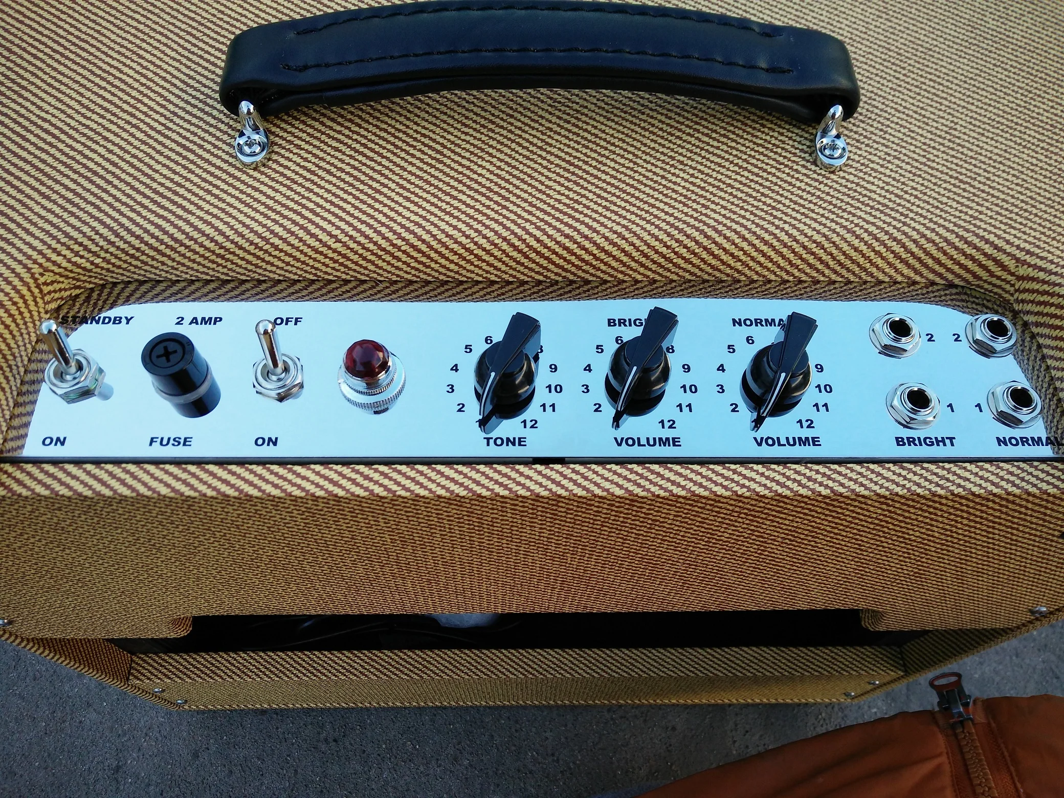 tube guitar amplifier 20 watts for electric guitar via 2 x 6V6 output tube