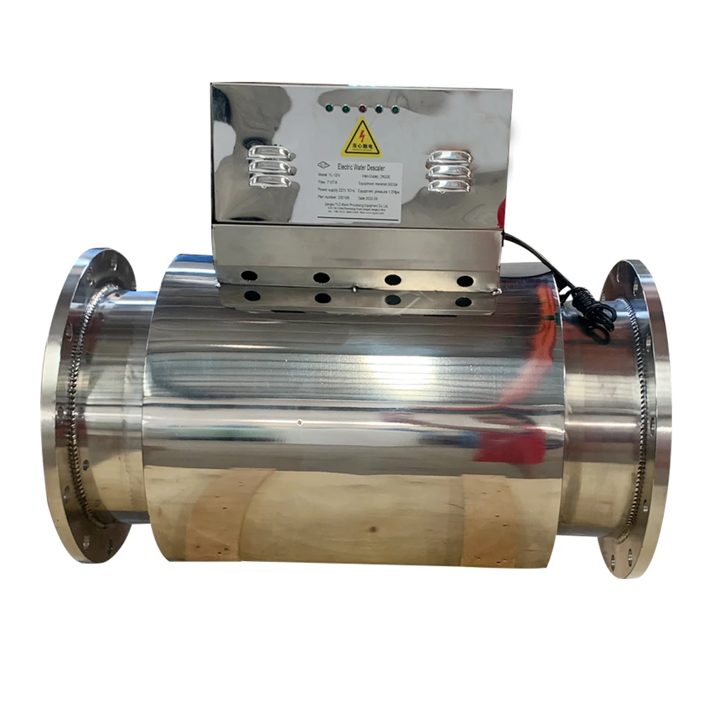 Horizontal structure electronic limescale removing device for cooling tower scaling treatment