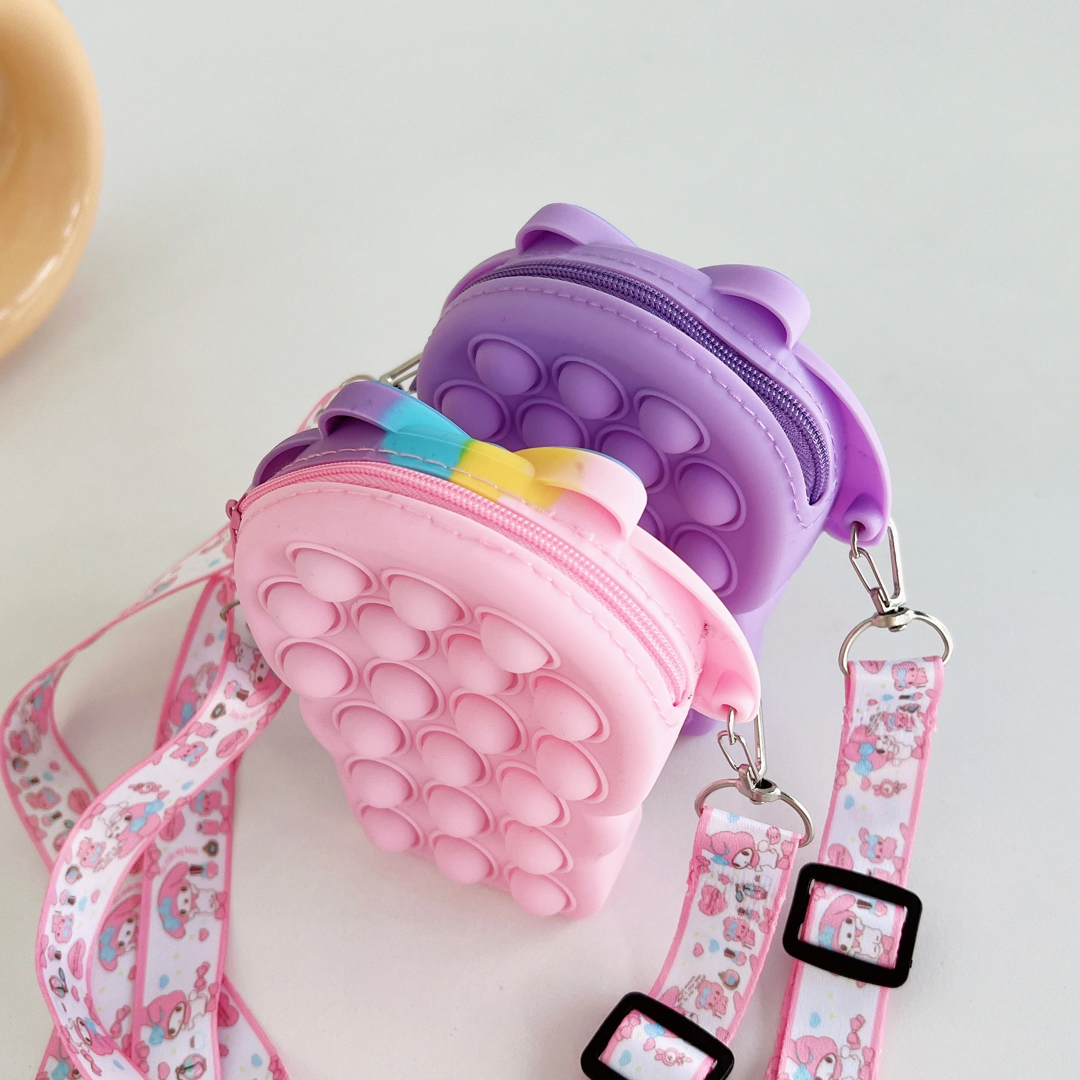 Low Moq Customized Color Shape Pattern Small Coin Hand Silicone Bags for Women Gifts