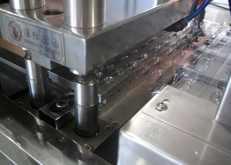 DPP-88 Thermoforms Blister Packaging Machine Sauce Oil Liquid Blister Packing Machine