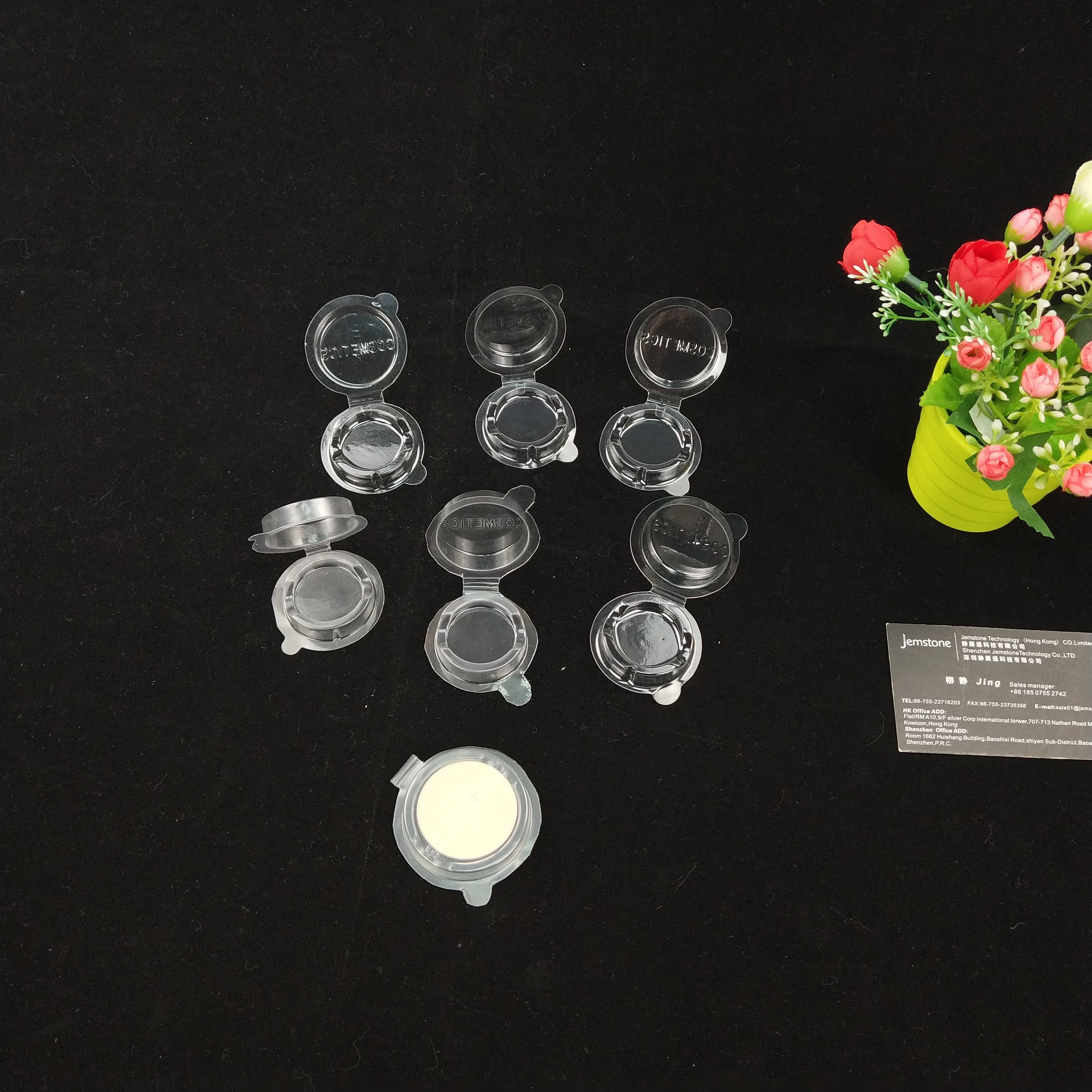 
Customized Logo Small Round Eyeshadow Plastic Clamshell Packaging 