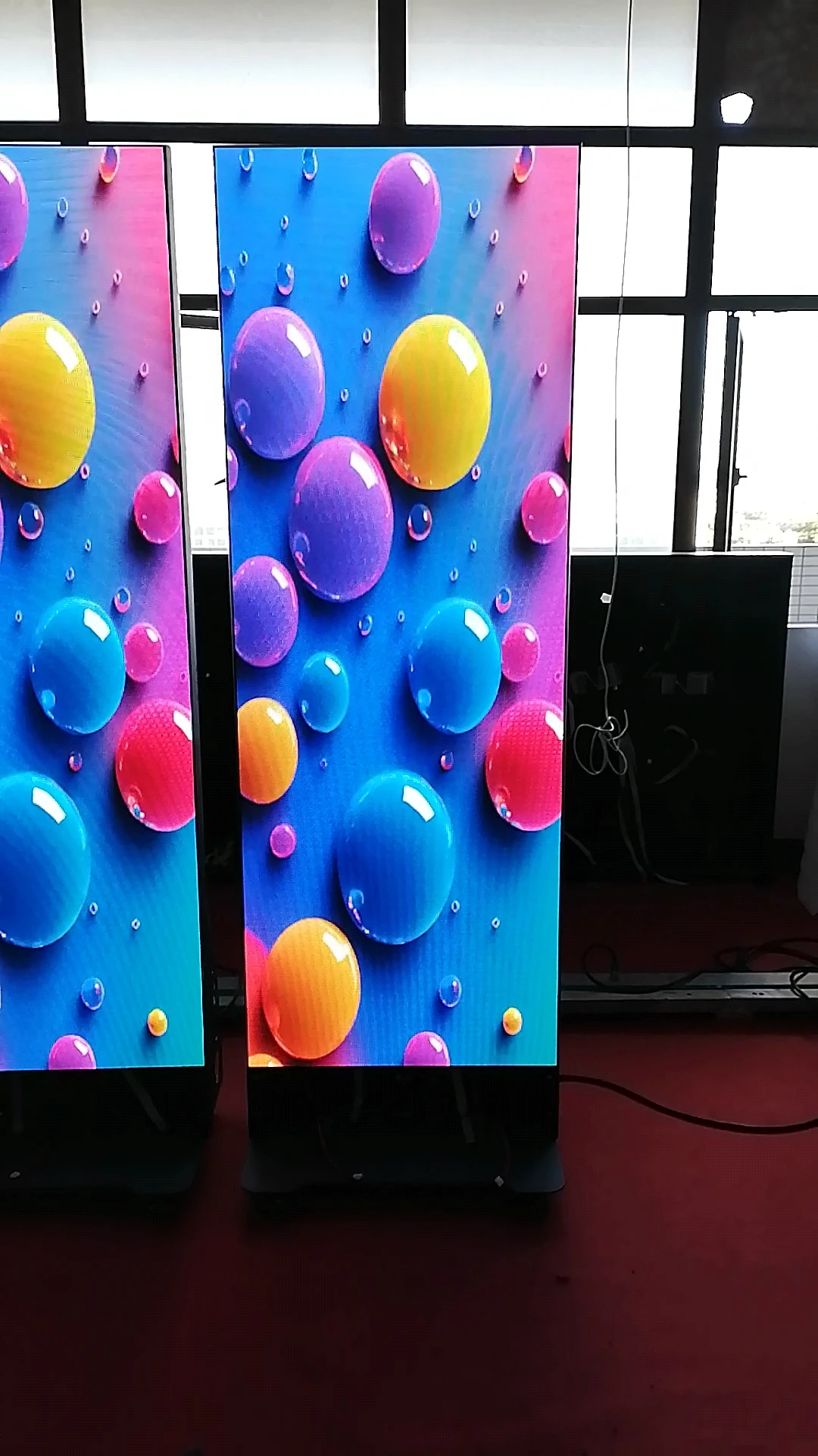 Indoor Advertising LED Display Movable Floor Standing 640*1920mm P2.5 3840Hz Poster LED Display Board For Shopping Mall