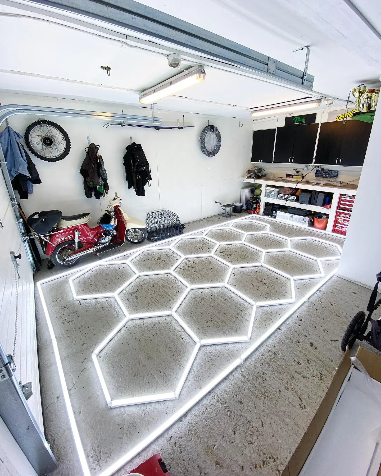 Top Quality Fast Delivery 110V 220V Honeycomb Car Detailing Work Ceiling Garage Hexagonal LED Light