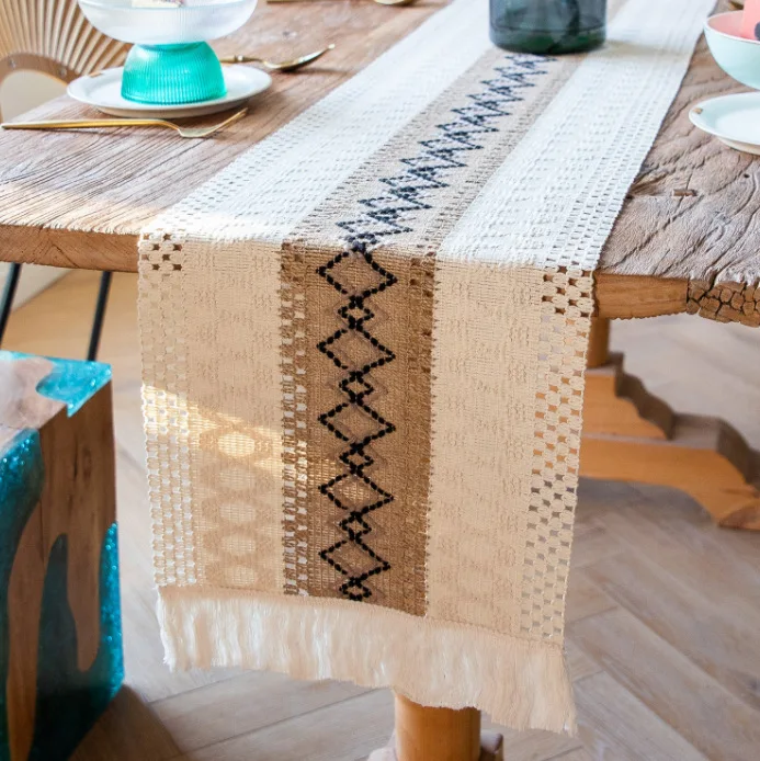 Special offer AMZ hot sale Bohemian cotton linen natural rustic woven farmhouse macrame fringe splicing home decor table runner