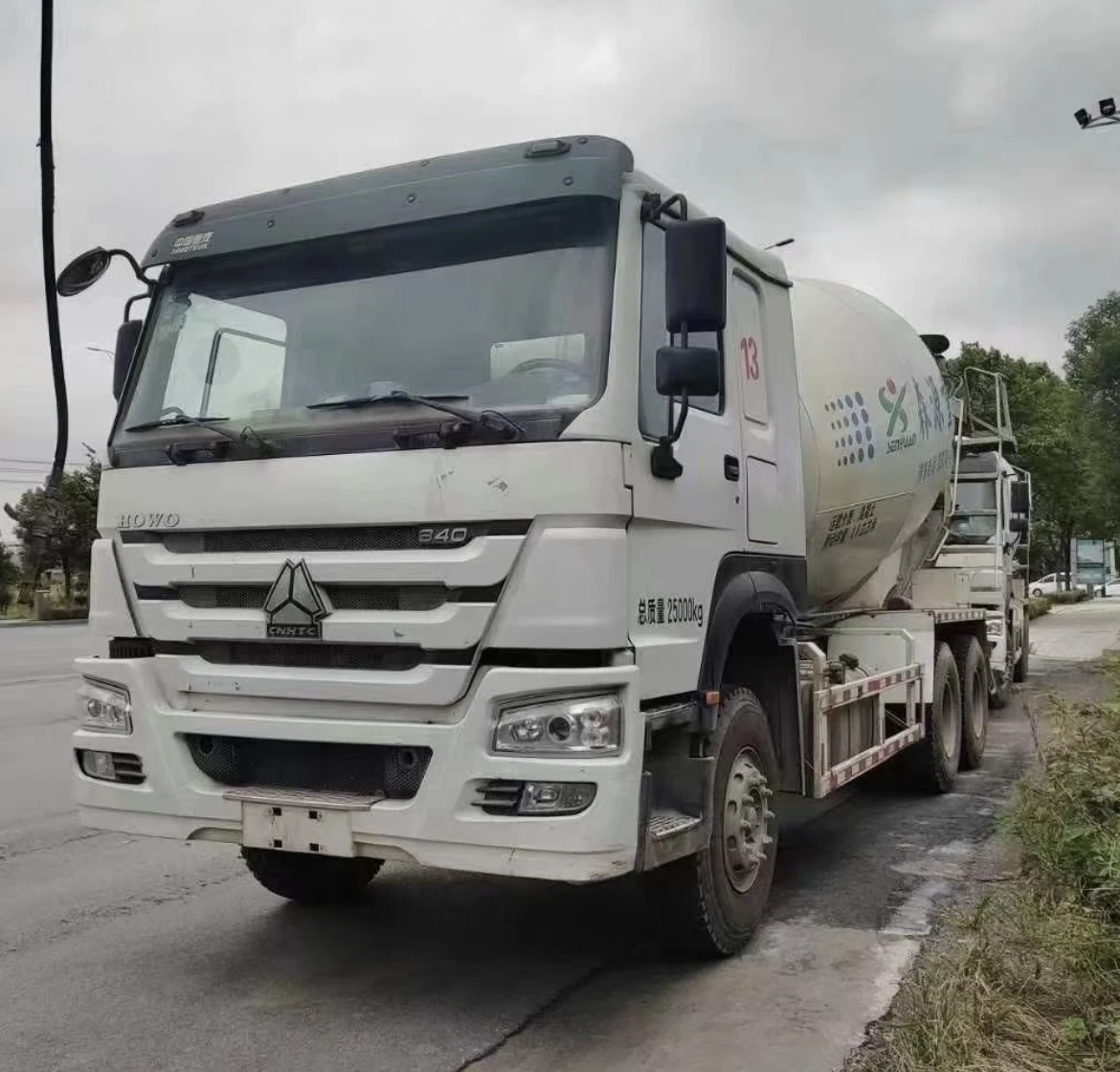 Hot sale Sinotruck sinotruk HOWO 4x6 6x4 8x4 concrete truck mixer 6m3 10m3 12m3 concrete mixer truck