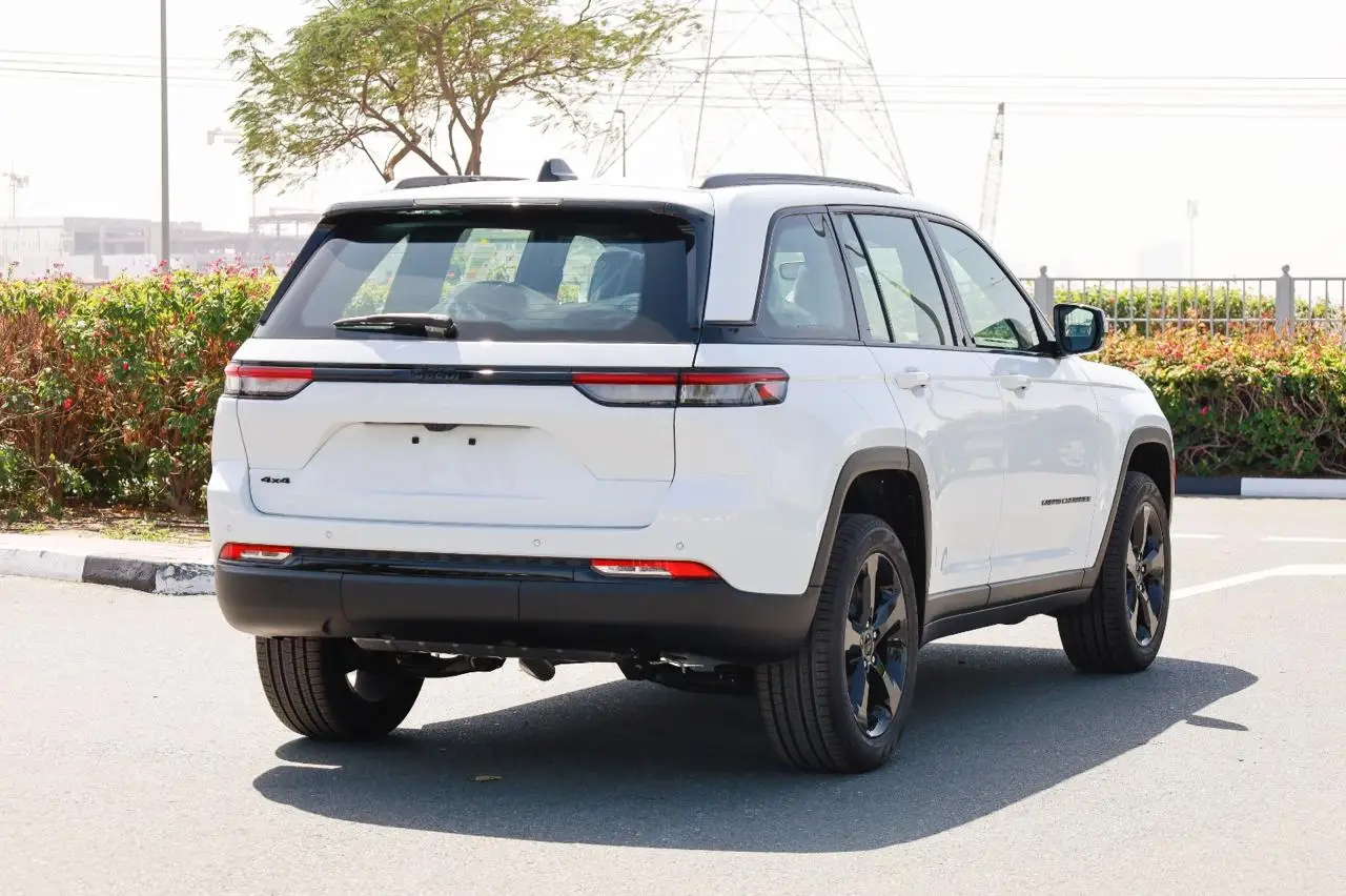 Family Favorite Used Jeep Grand Cherokee Altitude 3.6L SUV 4WD GCC Specs 2023 Model Year