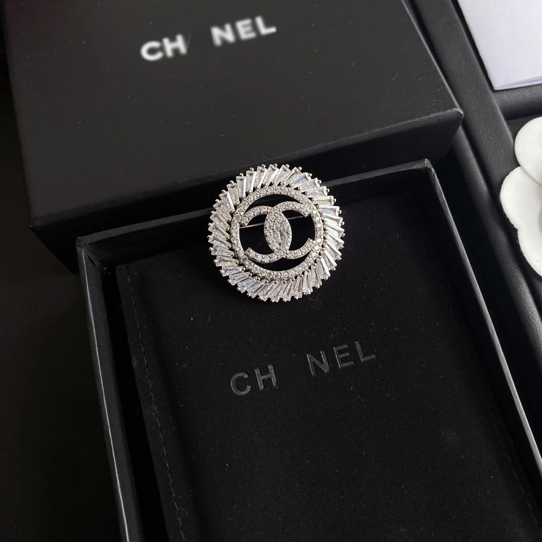 Fashion Brooch Accessories Brand High-end Temperament Pin Letter Designer Brooch