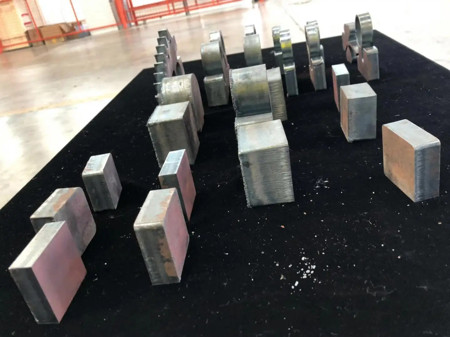 Full enclosed protective fiber laser cutting machine for metal sheet full covered fiber laser cutter