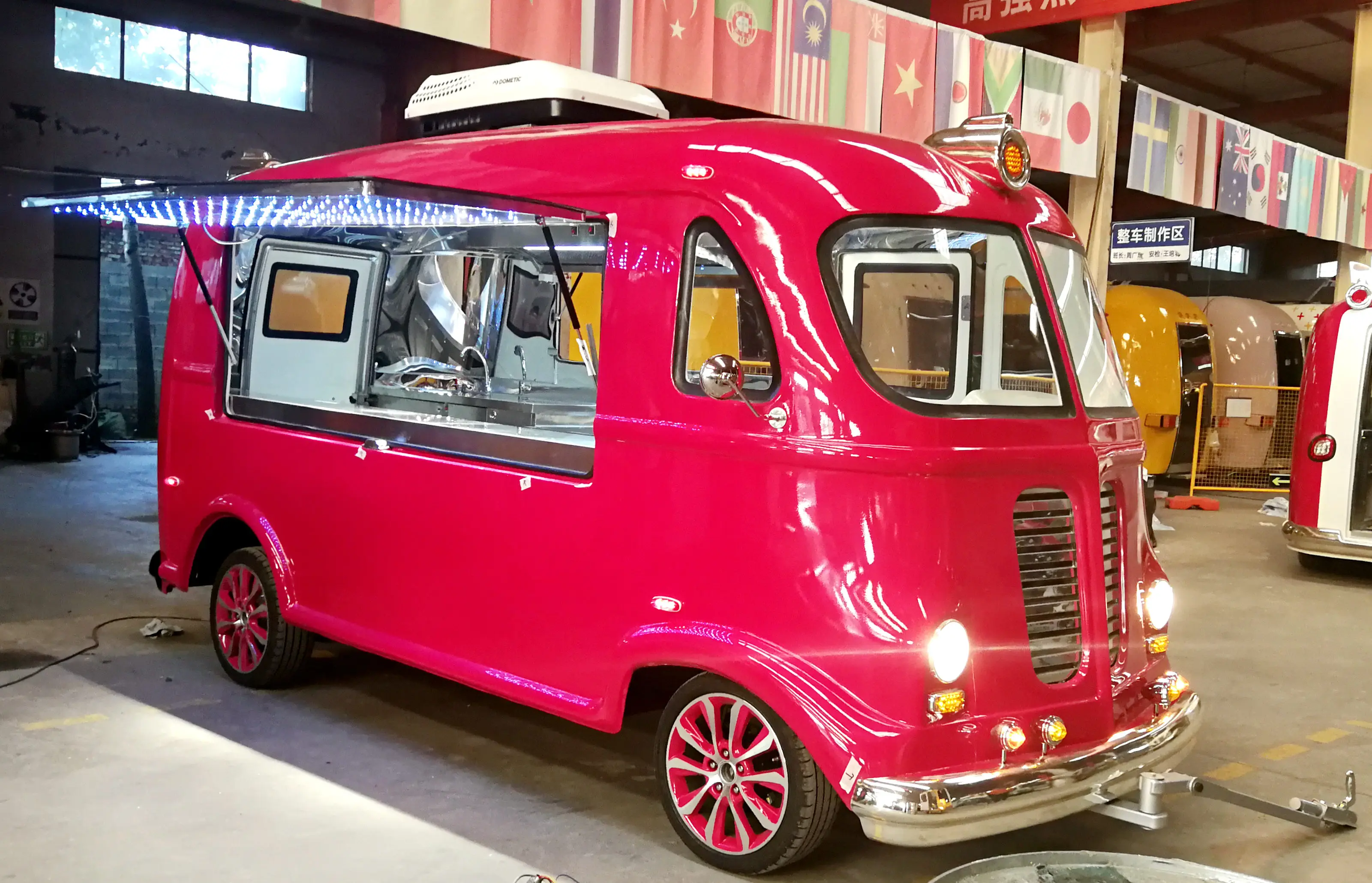 New Design Electric Ice Cream Cart Tuk Tuk BBQ Coffee Shop Electric ttuck 4 wheels vending snack food cart mobile