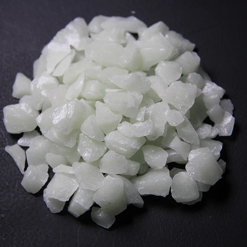 wholesale glow in the dark glass sand blue green luminous crushed glass chips for terrazzo concrete floor