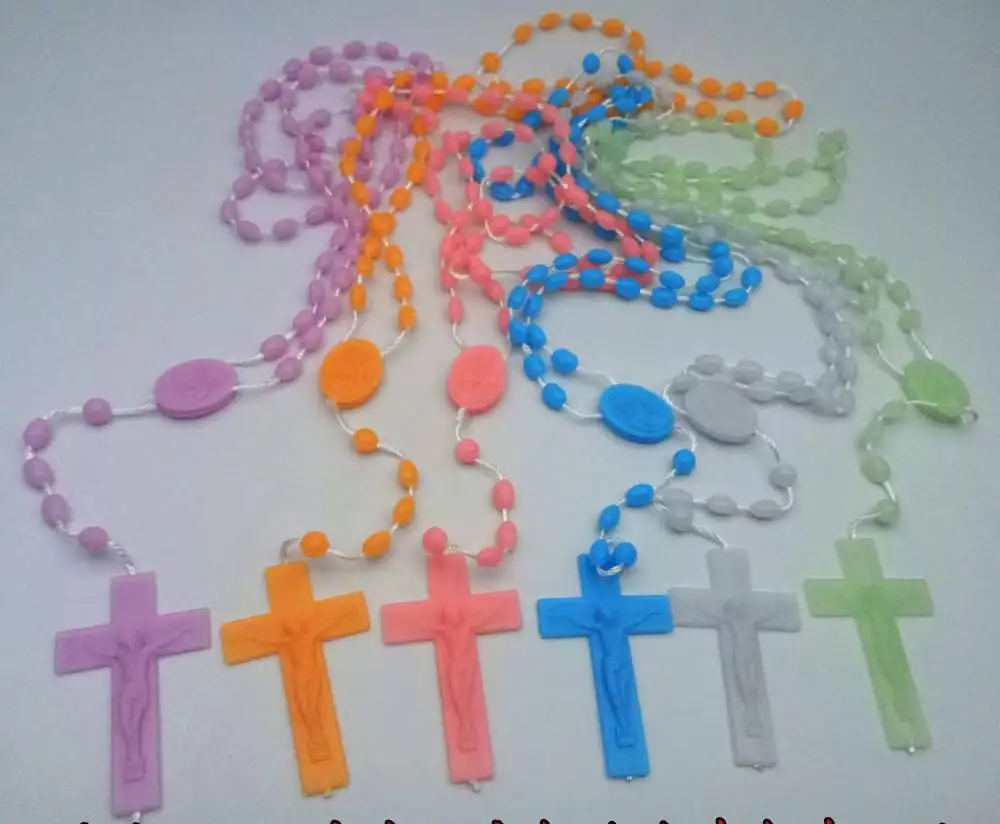 new arrival 4.5*2.7cm cross rosary necklace cheap plastic luminous rosary necklace