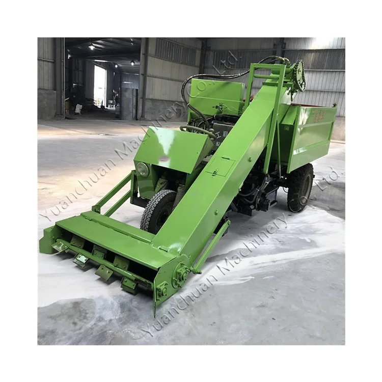 Cattle farm three-wheel manure cleaning truck Scraper type cow manure cleaning machine