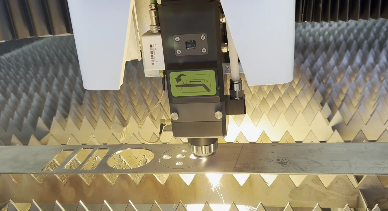 1530 fiber laser cutting machine cnc fiber laser cutter plate and pipe carbon steel tube and sheet metal cutting machine