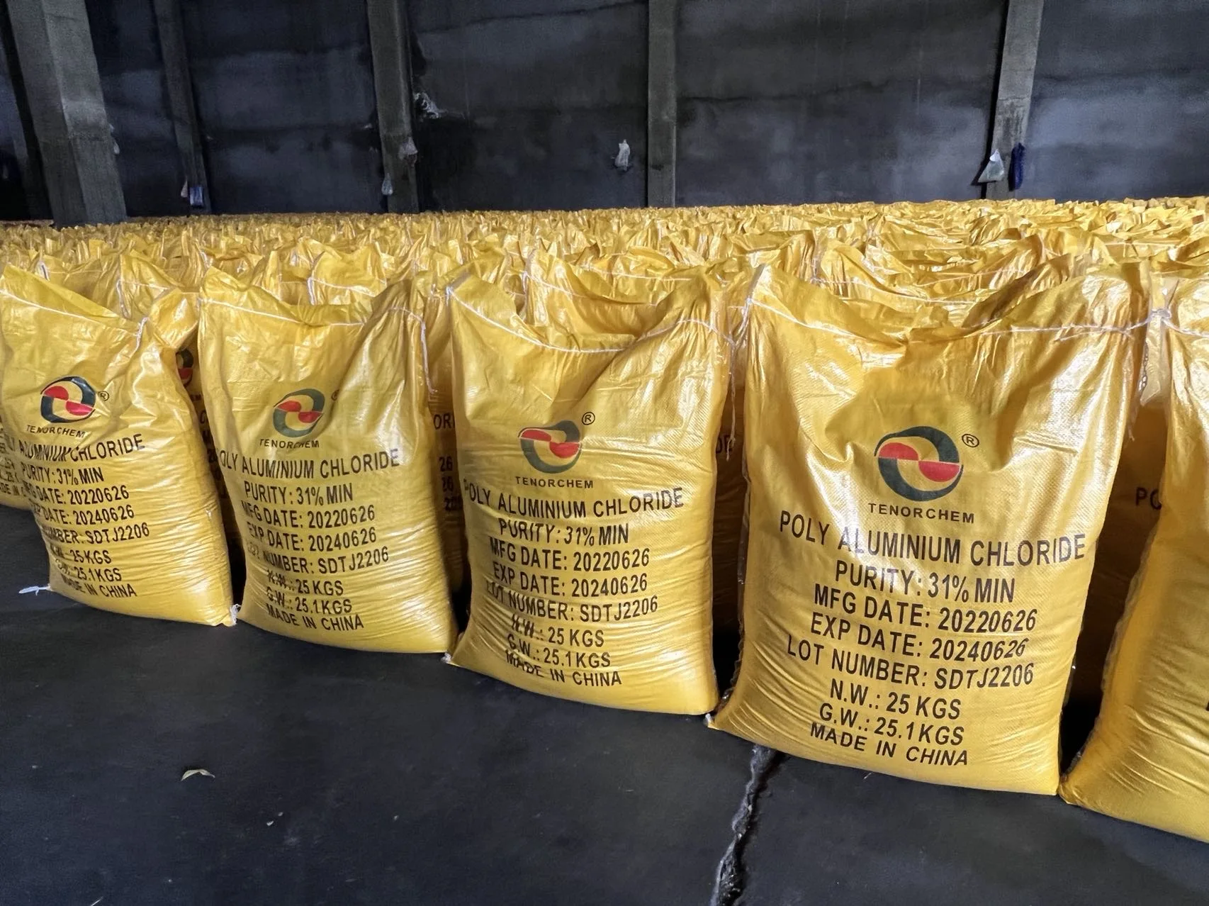 31% industrial grade, spray dried,CAS 1327-41-9 poly aluminium chloride