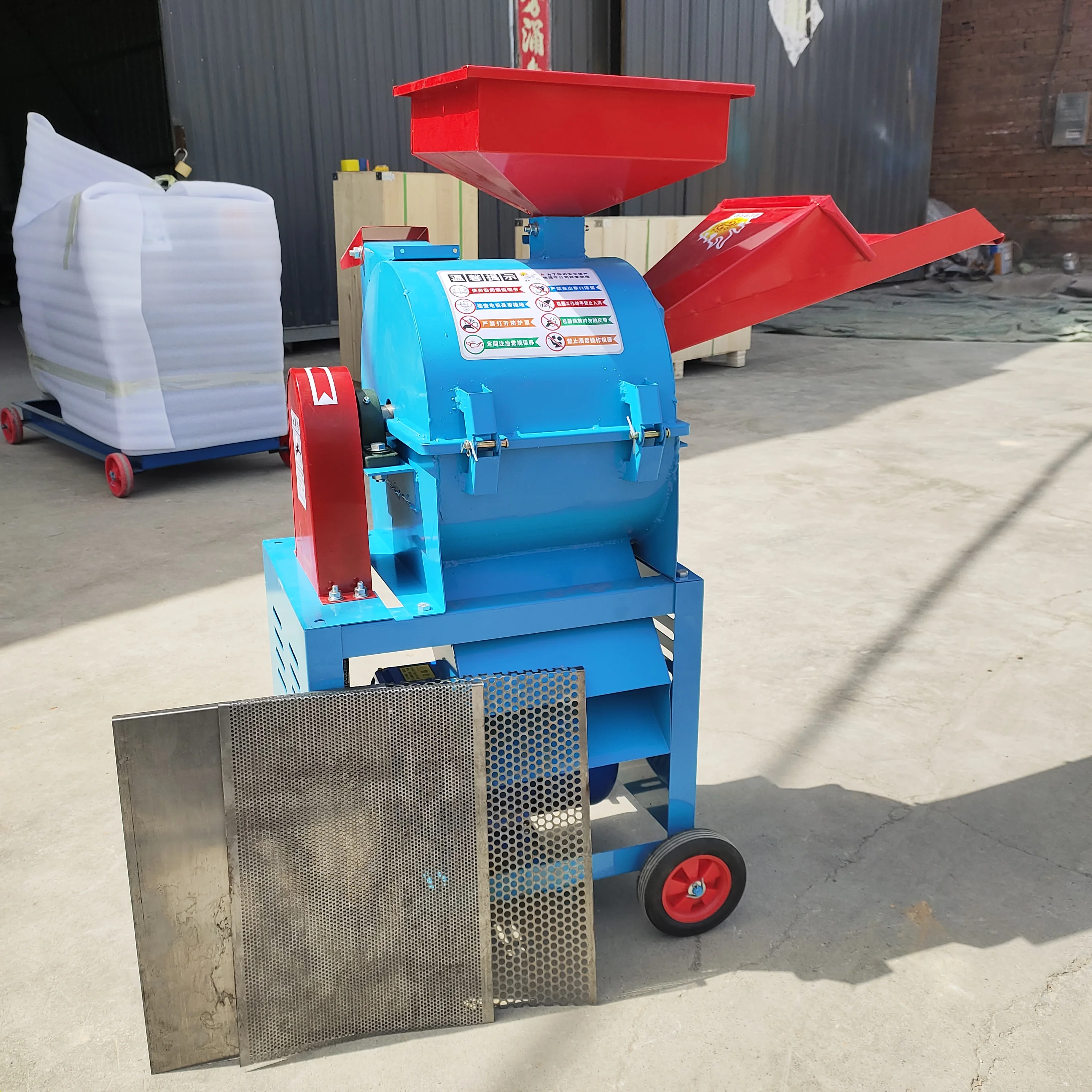 Grass guillotine for crushing corn straw, raising pigs geese and fish agricultural household ultrafine forage beater