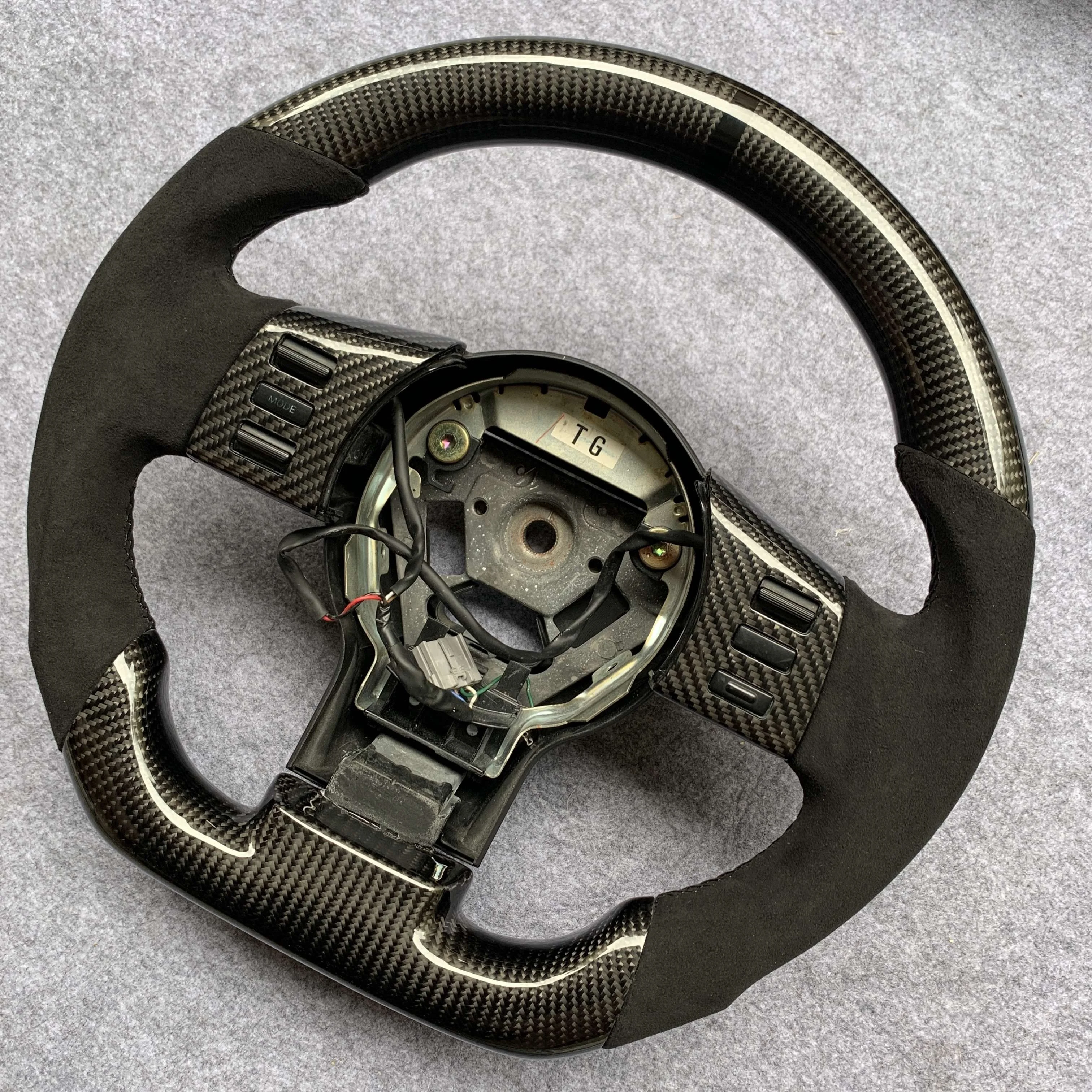 CCExcellent factory price custom top round bottom flat shape real carbon fiber steering wheel for Nissan 350z