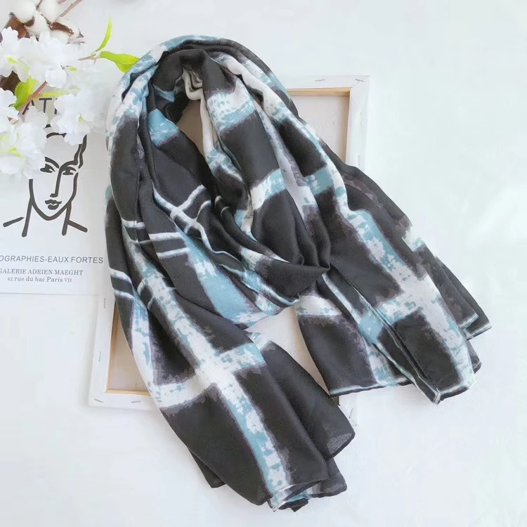 2020 Alibaba gold supplier nice style print Saudi arab head scarf hijab mascadas bandana soft woman muslim plaid viscose shawl