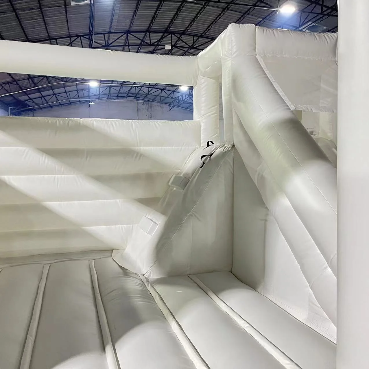 2024 Hot Sale Best Quality Inflatable white Bouncer 0.55mm PVC Tarpaulin with Plato Jumping Castle Games