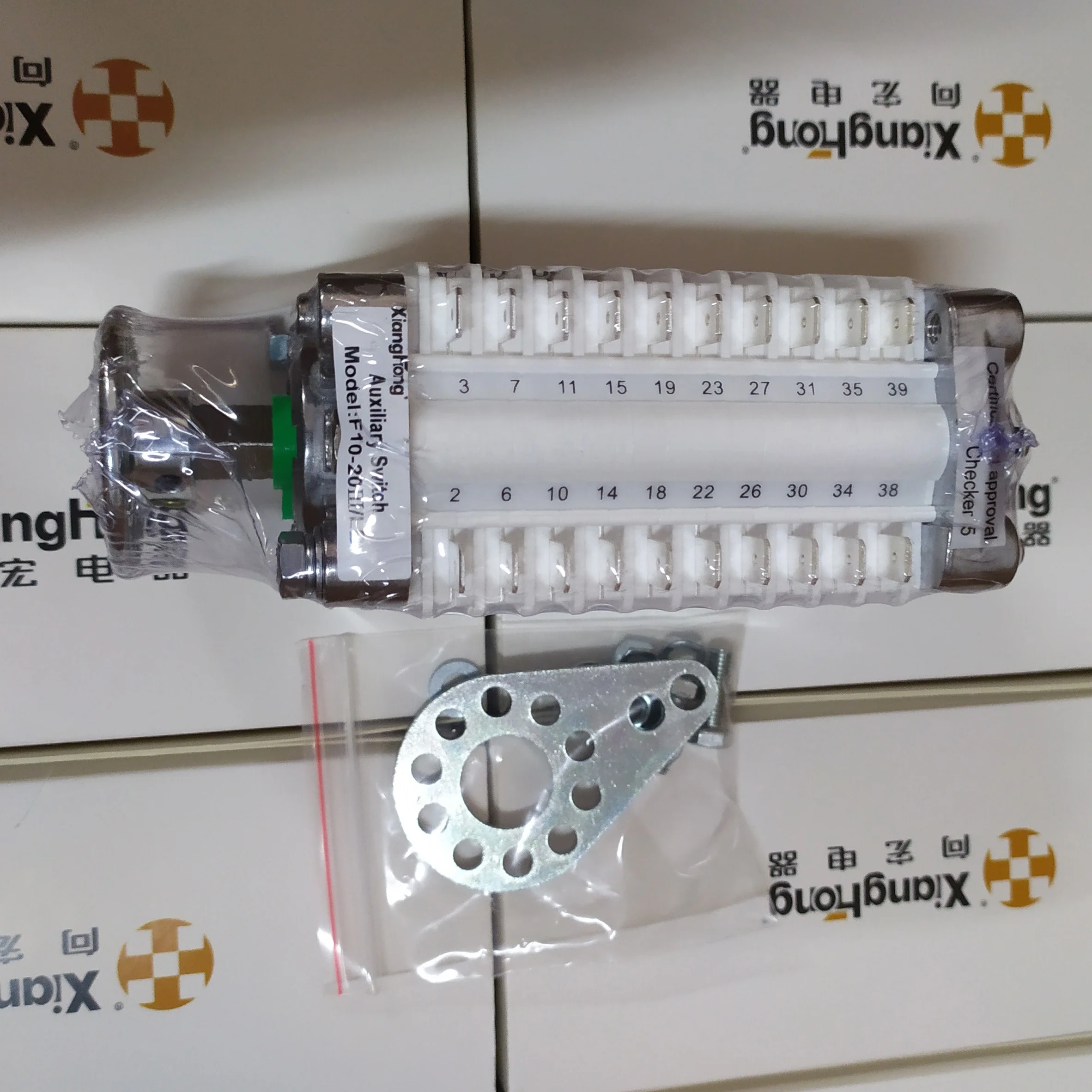 Xianghong Rohs certificated F10-20 10NO 10NC VCB auxiliary switch and VCB aux contact for HV disconnector