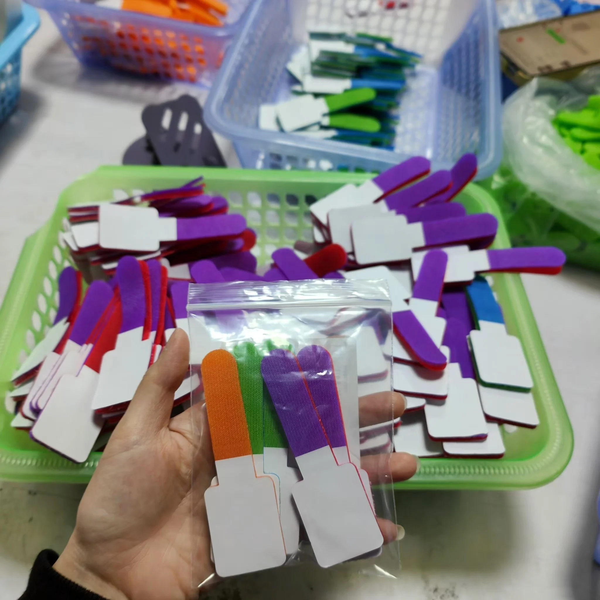 New Arrival Adhesive Hook and Loop Four Colors Klettband Back Glue Releasable Cable Organizer Hook and Loop Cable Tie