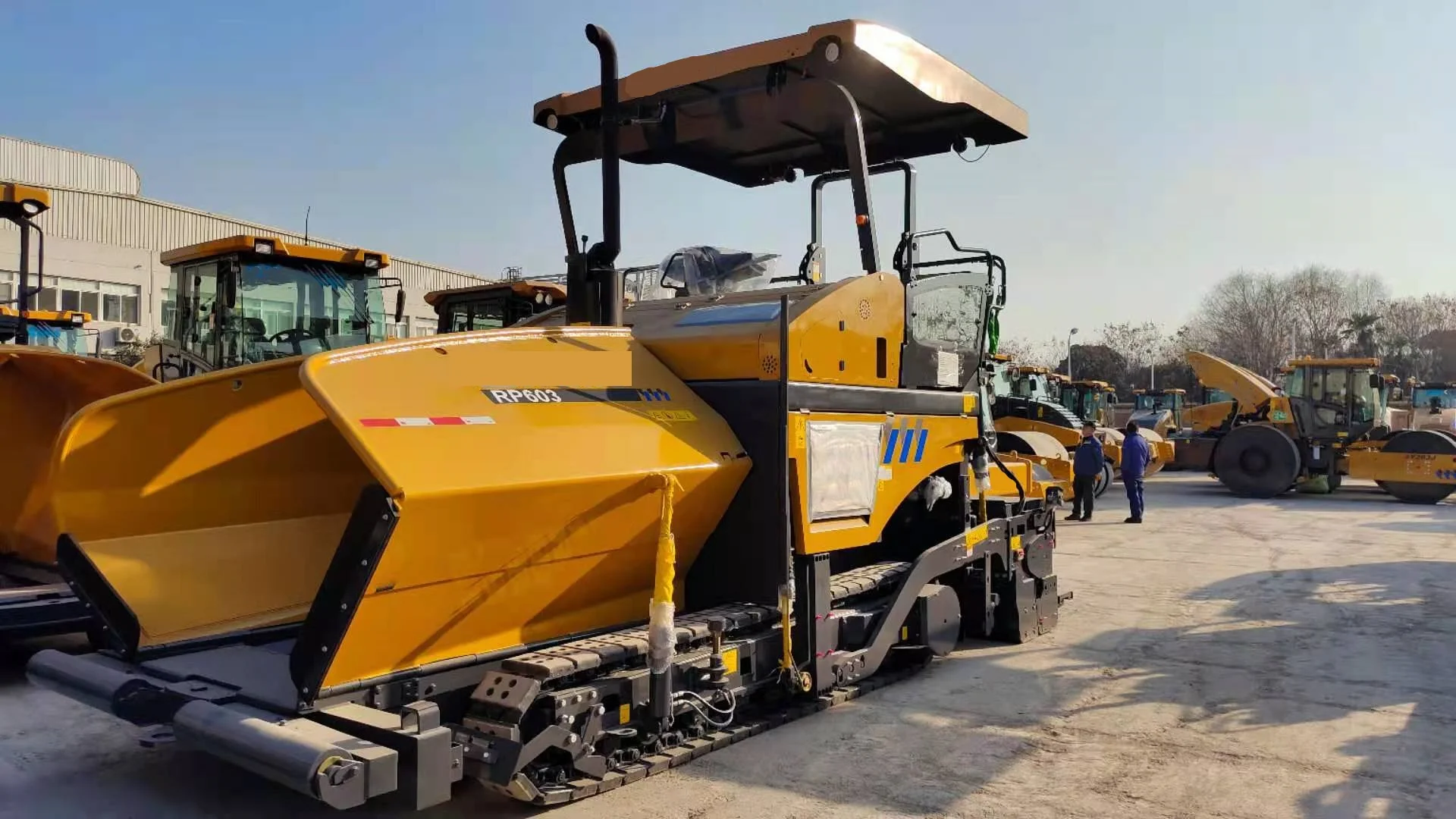 6m China Small Asphalt Paver Asphalt Concrete Pavers Machine Paver RP603