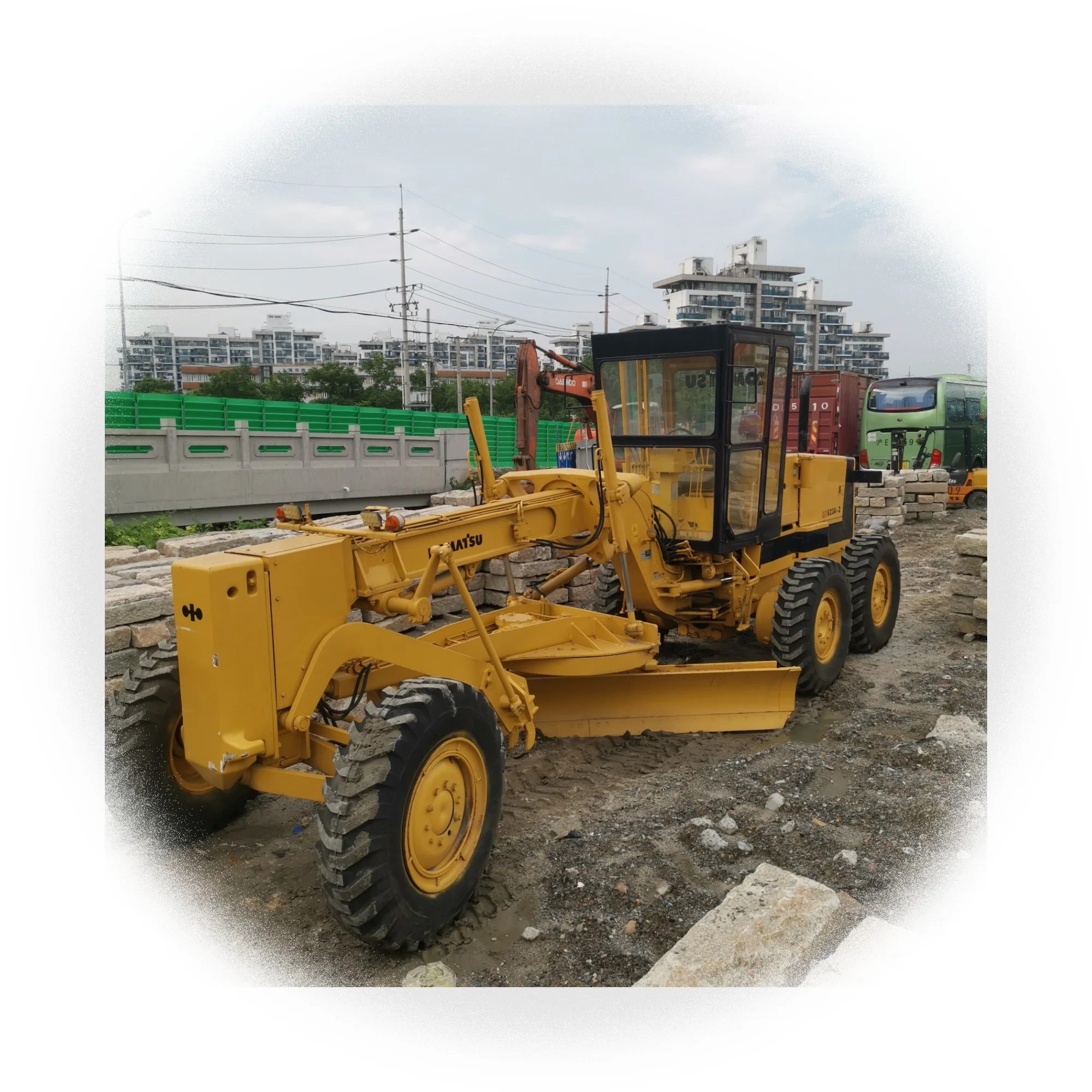 18 Tons  used   motor grader     Cat  GD623A  working in good condition   for  sale