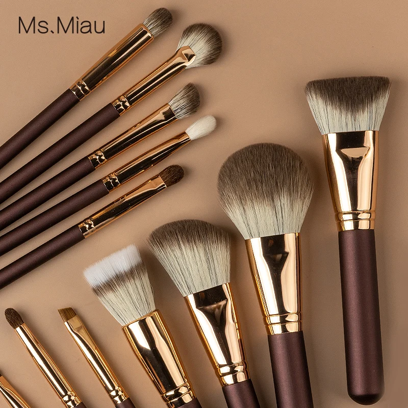 2024 Hot Selling Upgraded Brush Type Artificial Imitation Animal Hair Own Brand Professional Makeup Brush Wholesale for Makeup
