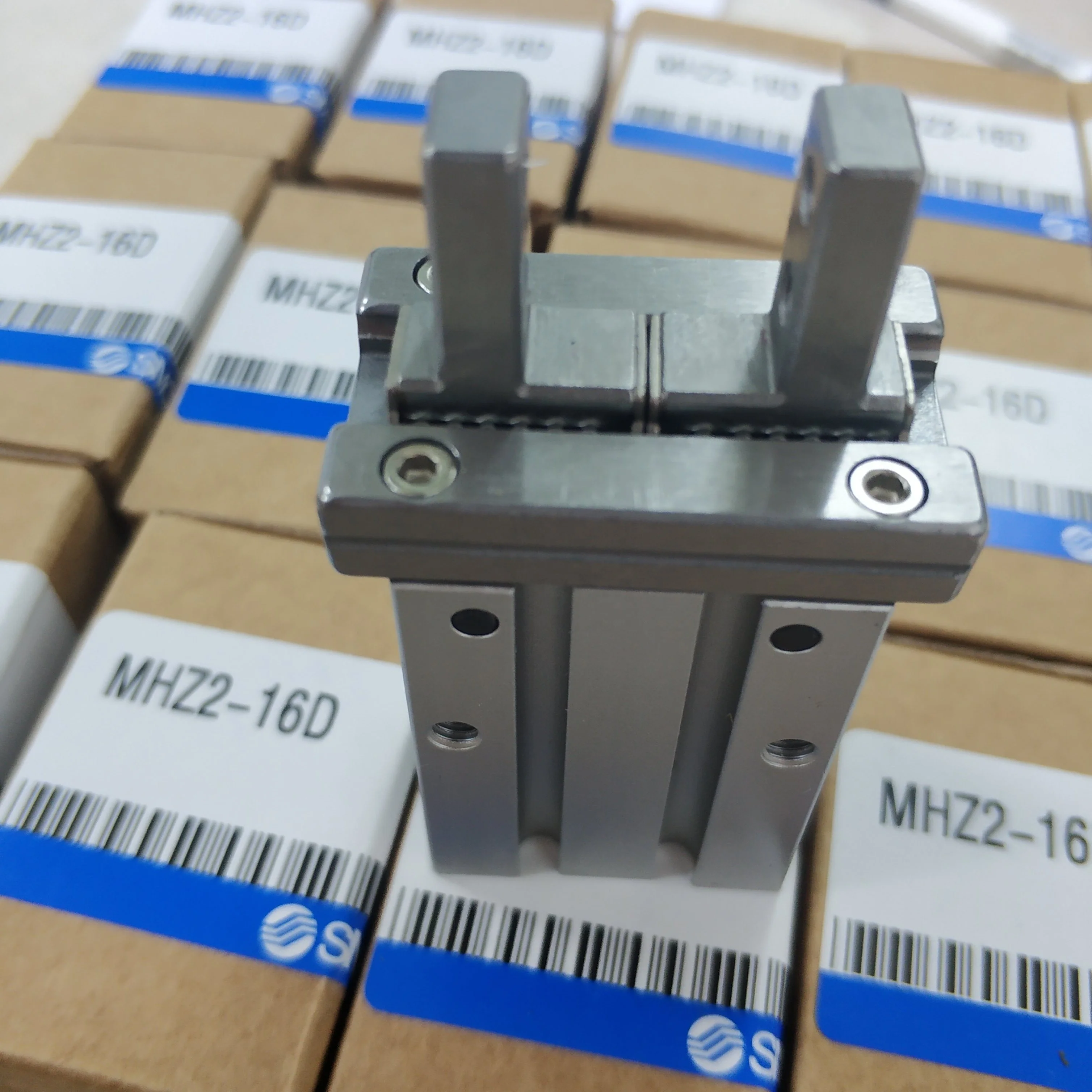 SMC air gripper parallel style linear guide MHZ2-16D clamping cylinder