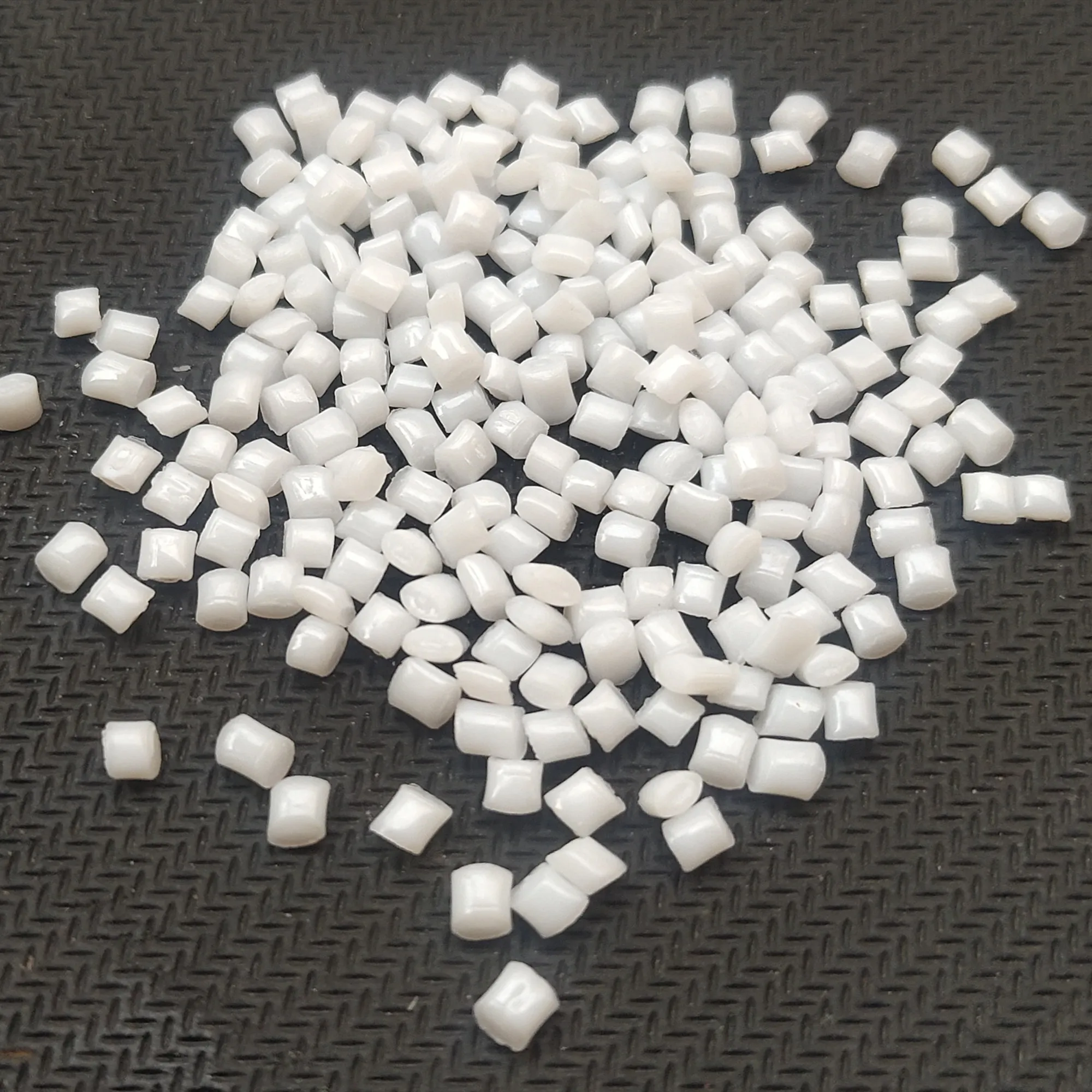 Professional supplier Virgin Gf30 Plastic Granules Engineering Plastic Granule PC/PBT Manufacturer