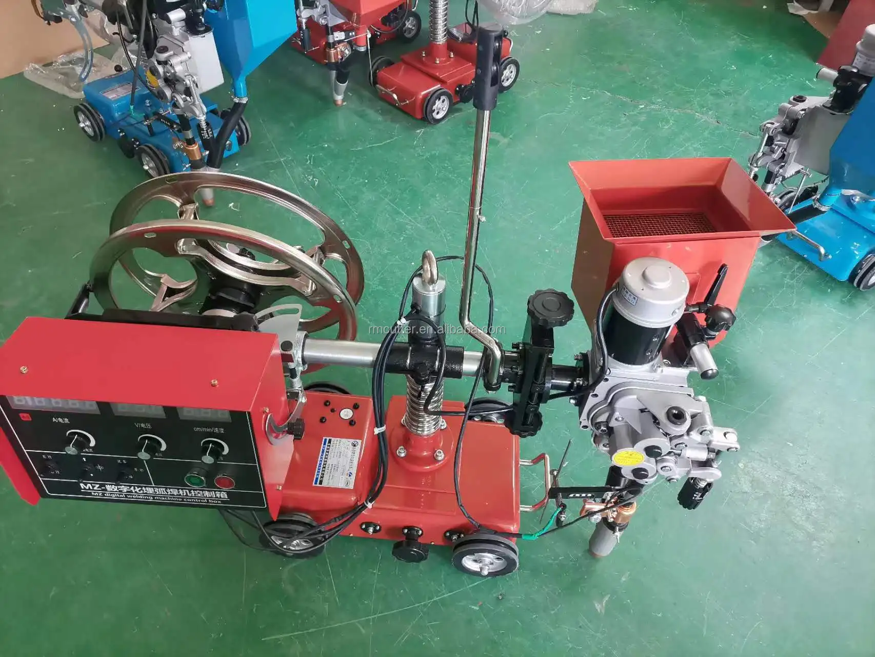 Submerged arc welder and welding trolley