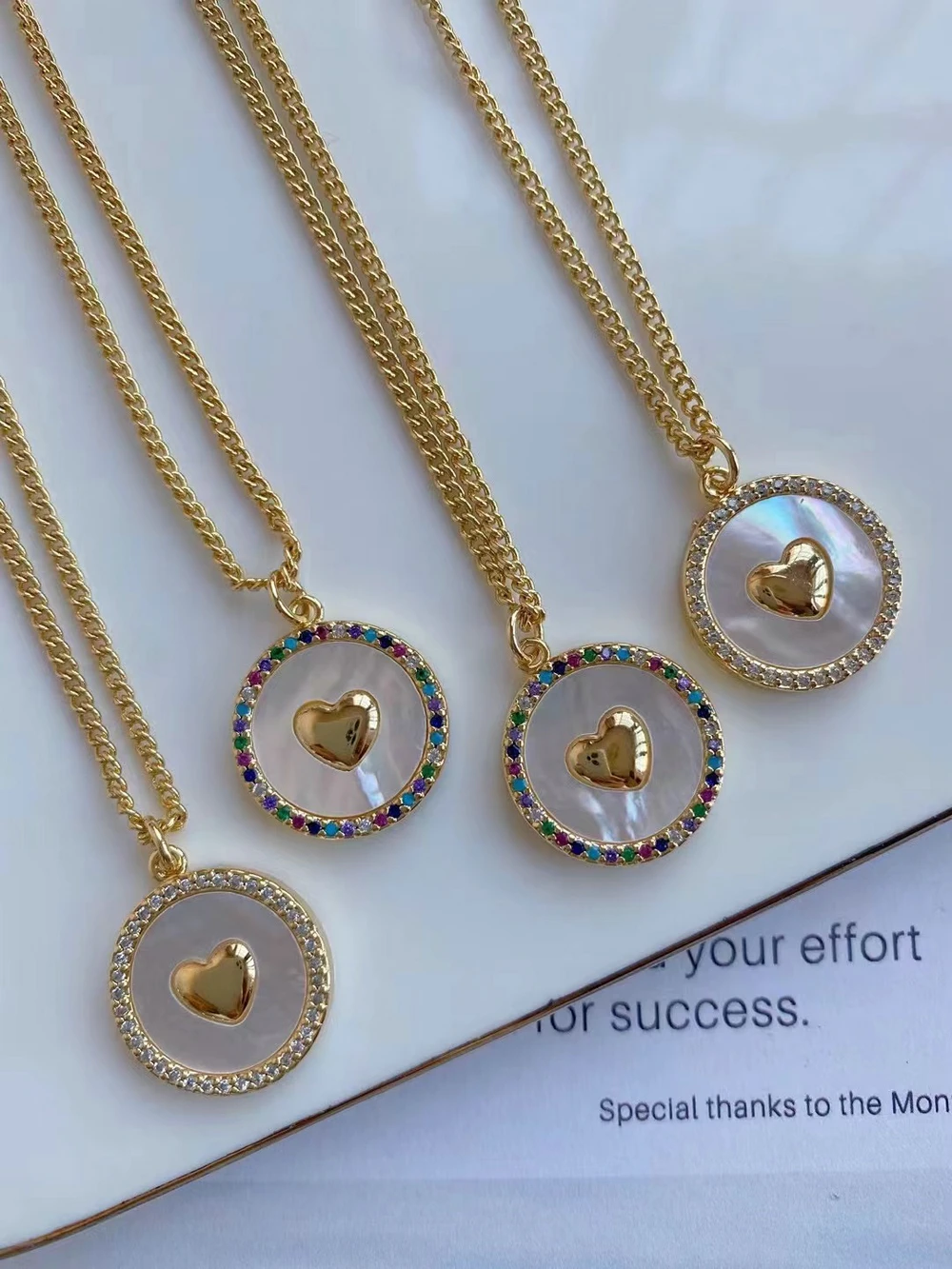 2024 Fashion Gifts Jewelry Natural White Mother of Pearl Shell Round Pendant with Heart Necklace For Women