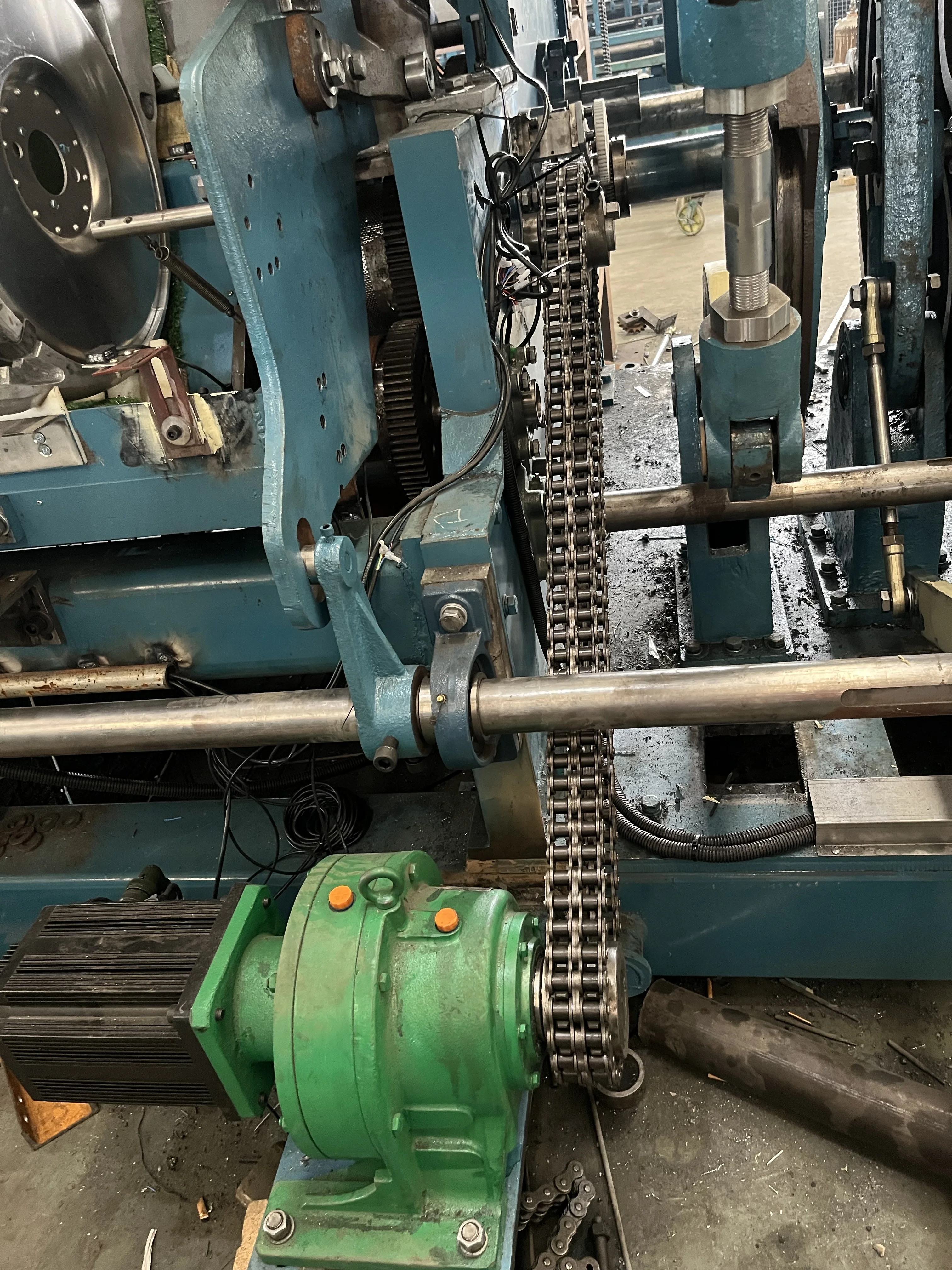 57mm pitch with Aluminium shuttles with 425mm spool net making machine