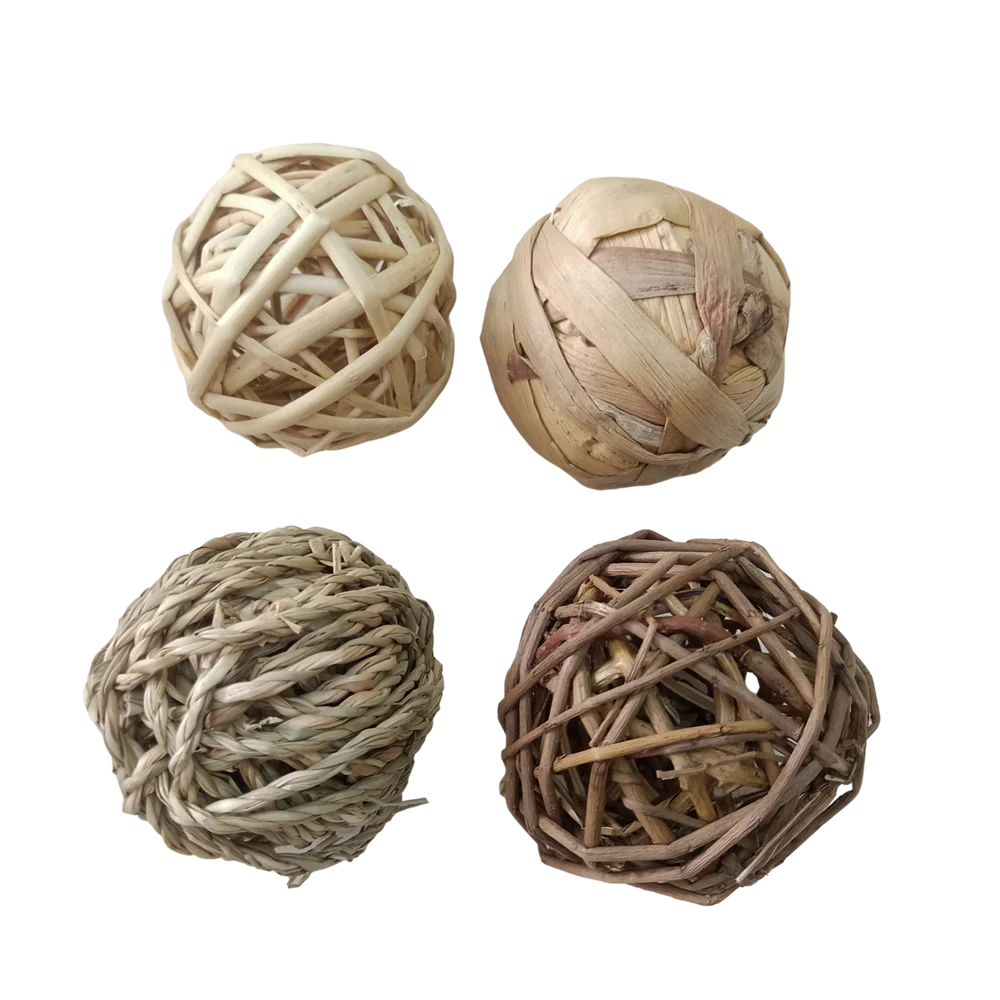 Handmade pet toys accessories natural woven seagrass corn leaf rattan balls chewable toys for small animals rabbit hamster cats