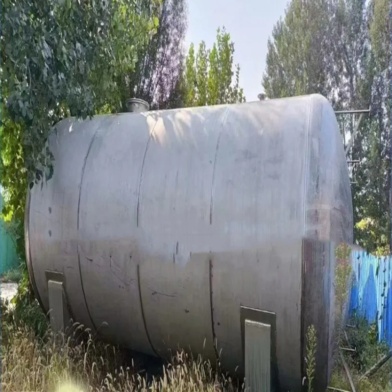 Vertical single-layer horizontal storage tank for conical alcohol precipitation of raw water