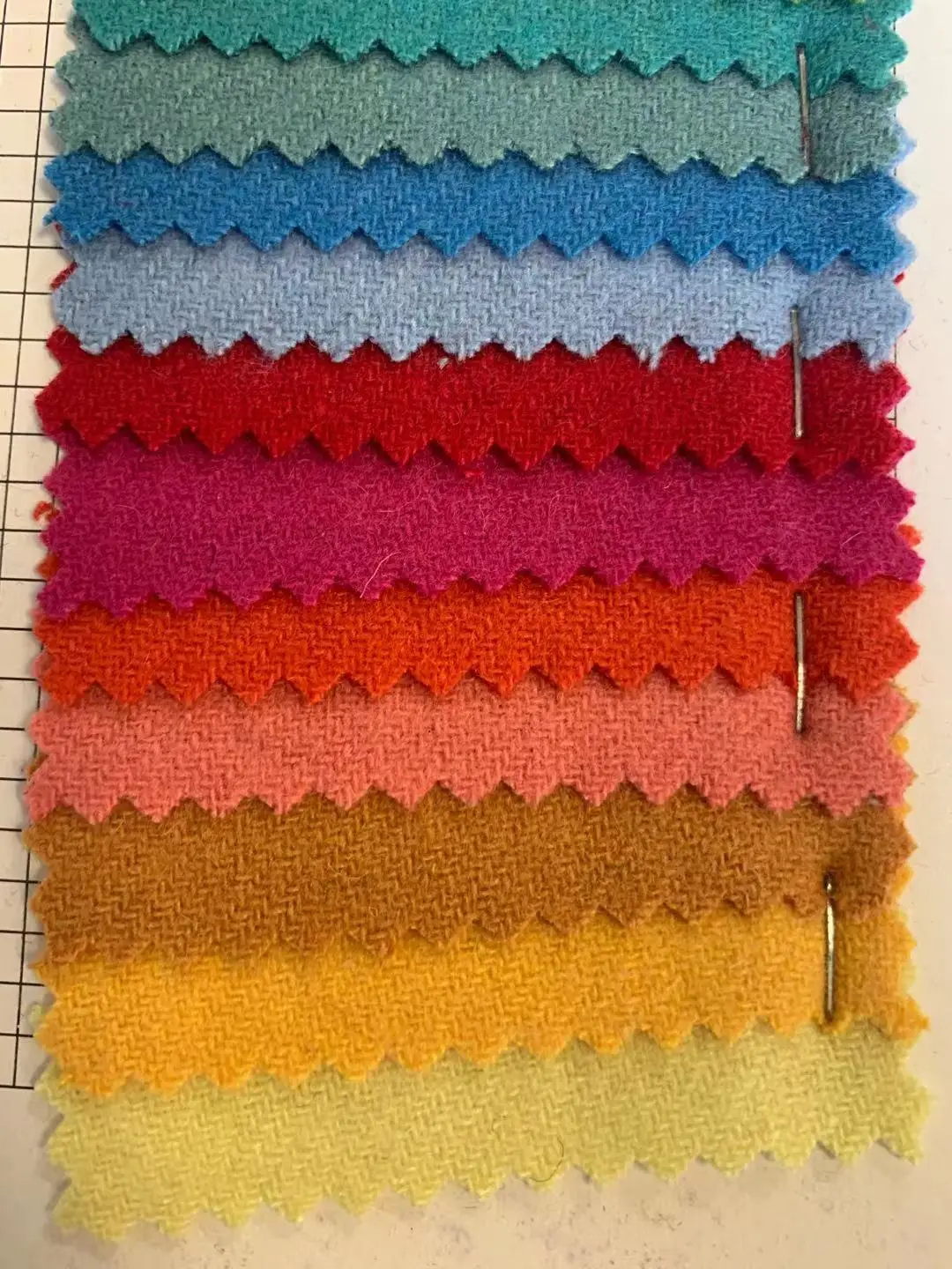  Высококачественная элегантная однотонная саржевая Женская осенне-зимняя одежда Фланцевая ткань