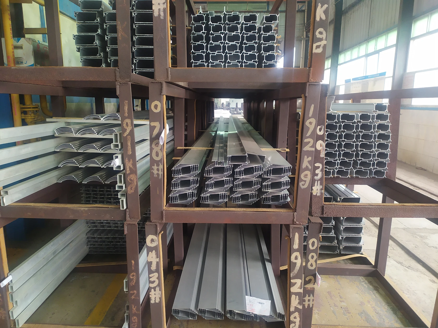 Wholesaler OEM Aluminium Pergola Outdoor Manual Easily Assembled Aluminium Opening Patio Roof Pergola Pavilion