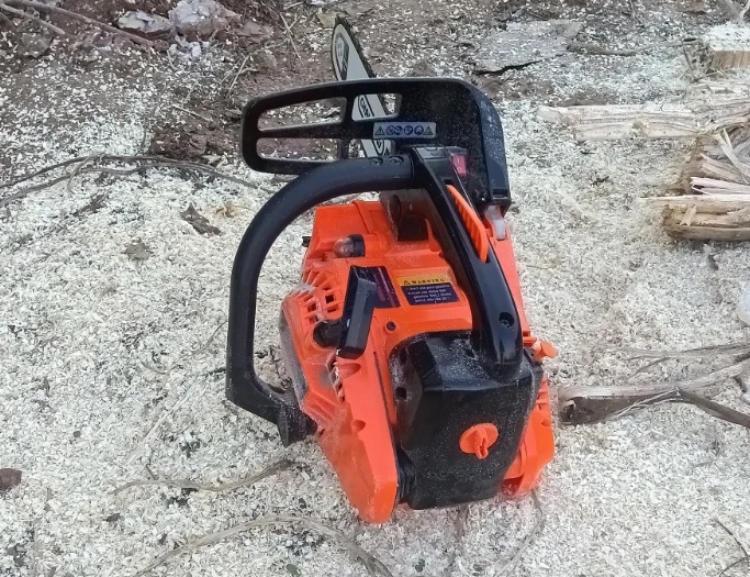 UM best seller gasoline chainsaw OEM garden machines high quality wood cutting machine chainsaw for sale