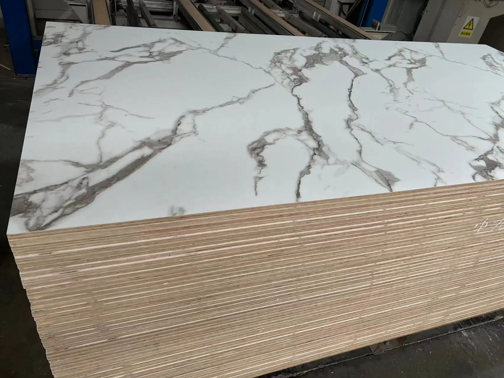3mm 4mm 5mm 6mm 9mm 12mm 15mm 18mm fibreboards white laminated melamine faced wood mdf hdf board for Furniture