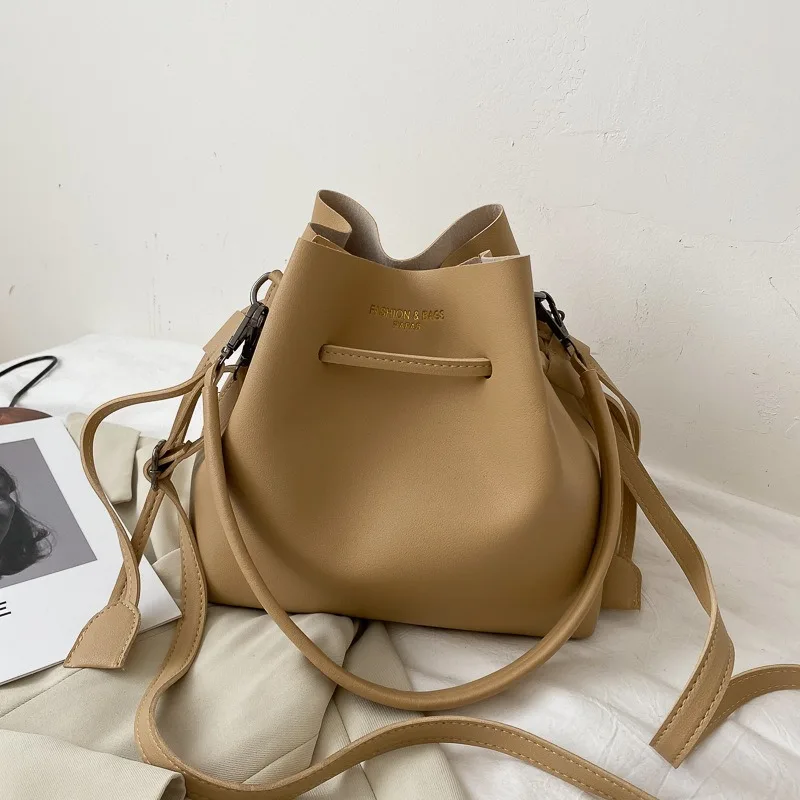 Autumn and winter new ladies one-shoulder small crossbody bags female popular new trendy fashion retro all-match messenger bucke