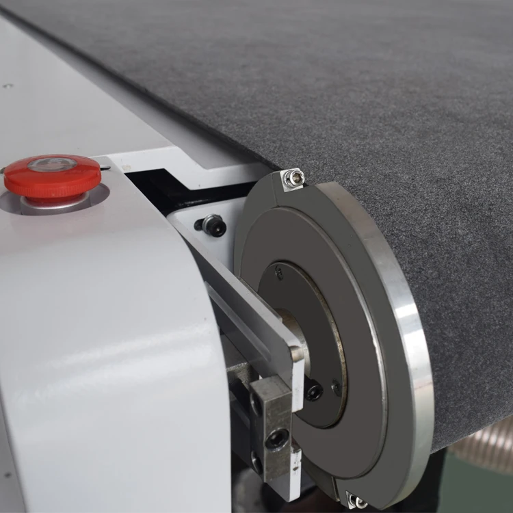 Yuchen Apparel flatbed cutter fabric vibrating knife cutting machine with CE certification