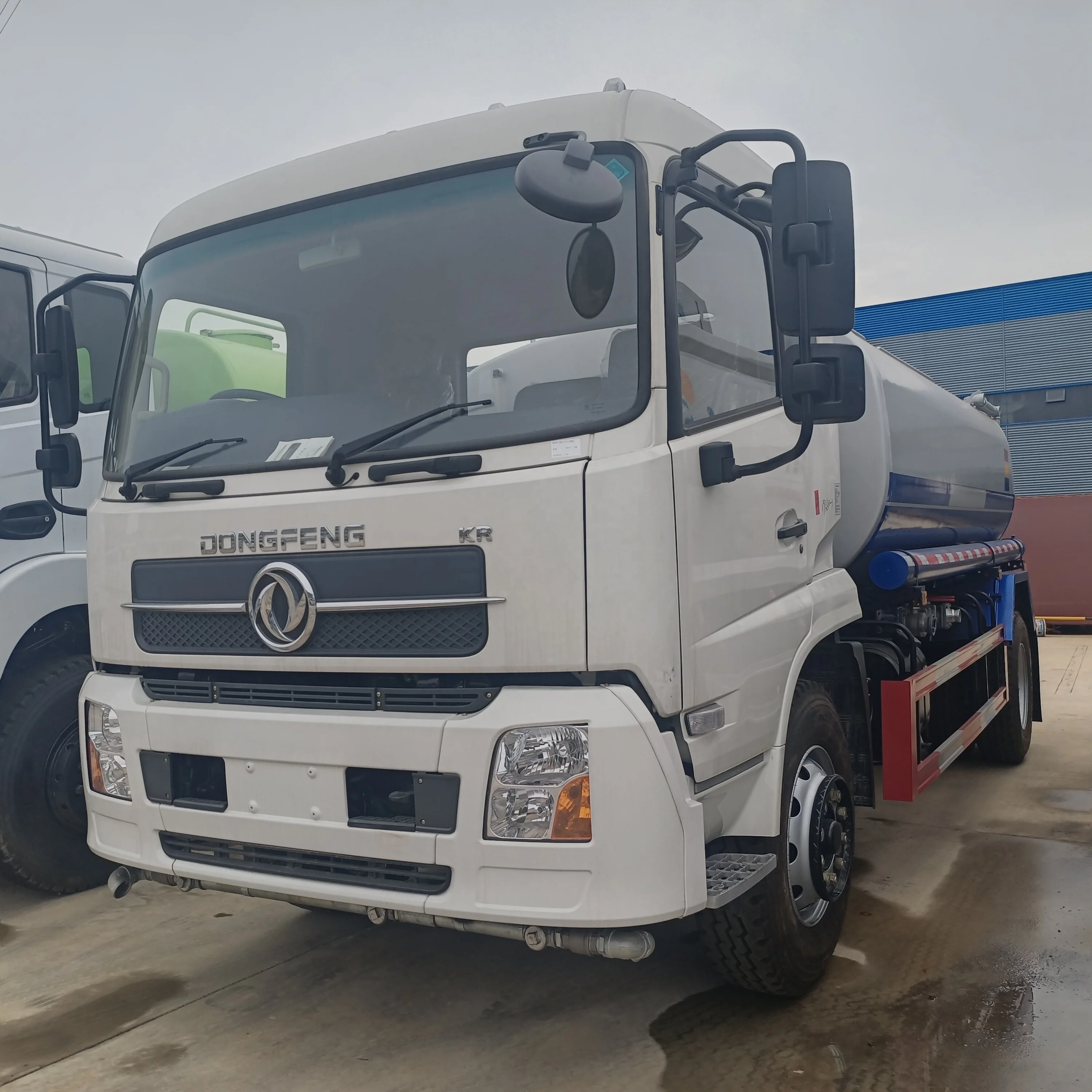 DONGFENG Kingrun KR RHD 4*2 Water Delivery Truck 12cbm Street Flusher tank